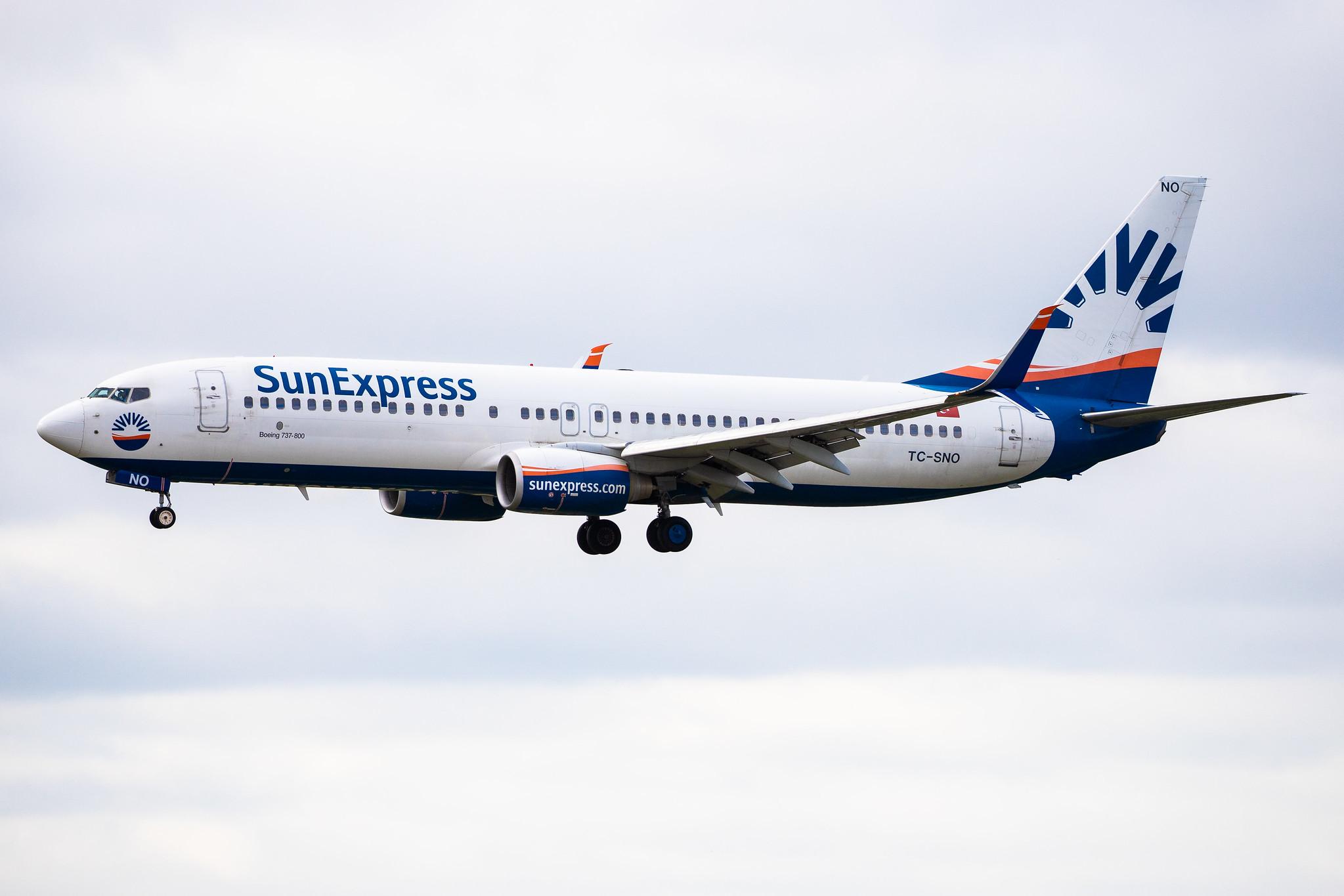 Hamburg Airport: SunExpress (XQ / SXS) |  Boeing 737-8HC B738 | TC-SNO | MSN 40776