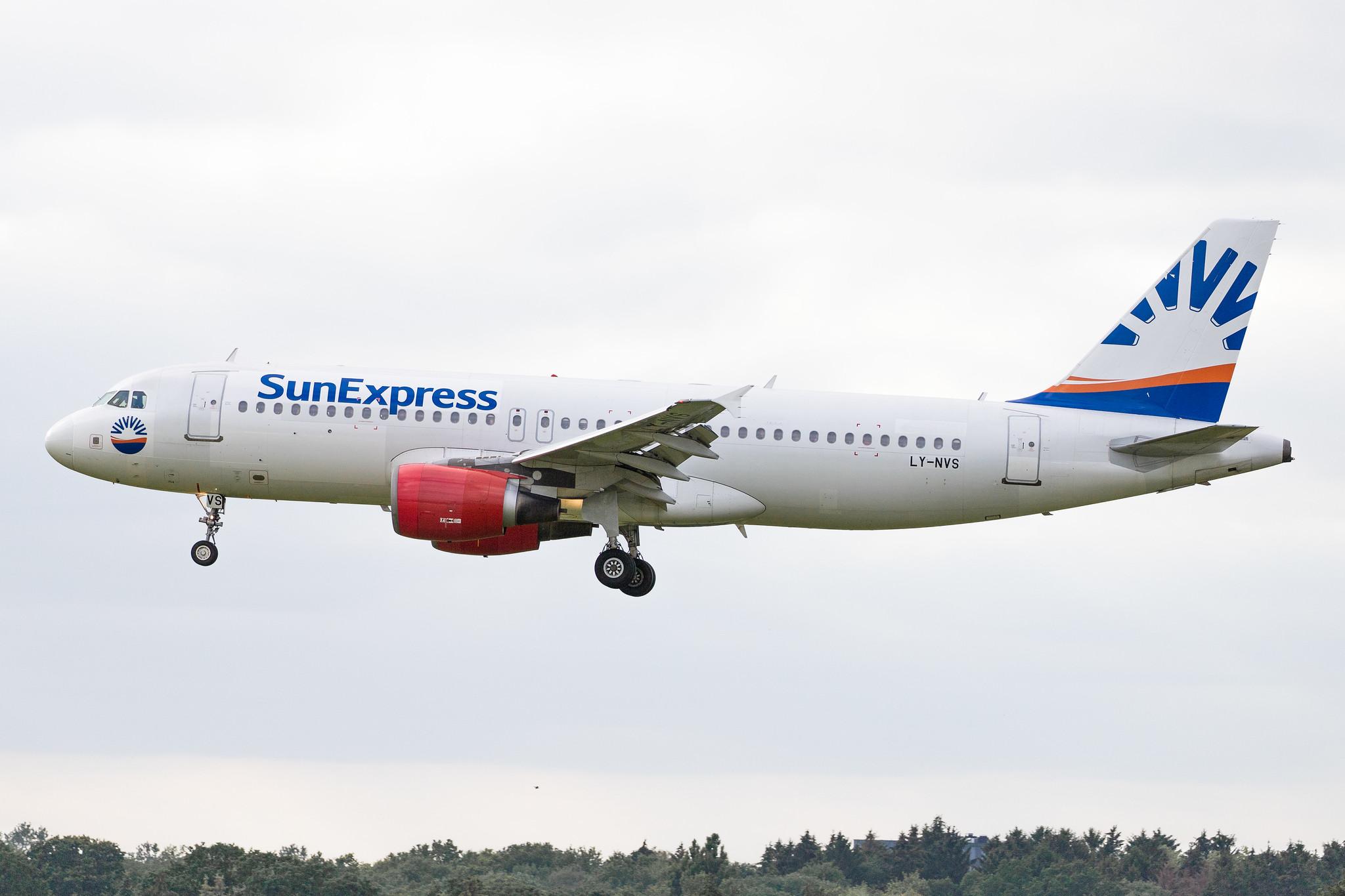 Hamburg Airport: SunExpress (XQ / SXS) | Operator: Avion Express |  Airbus A320-214 A320 | LY-NVS | MSN 1757