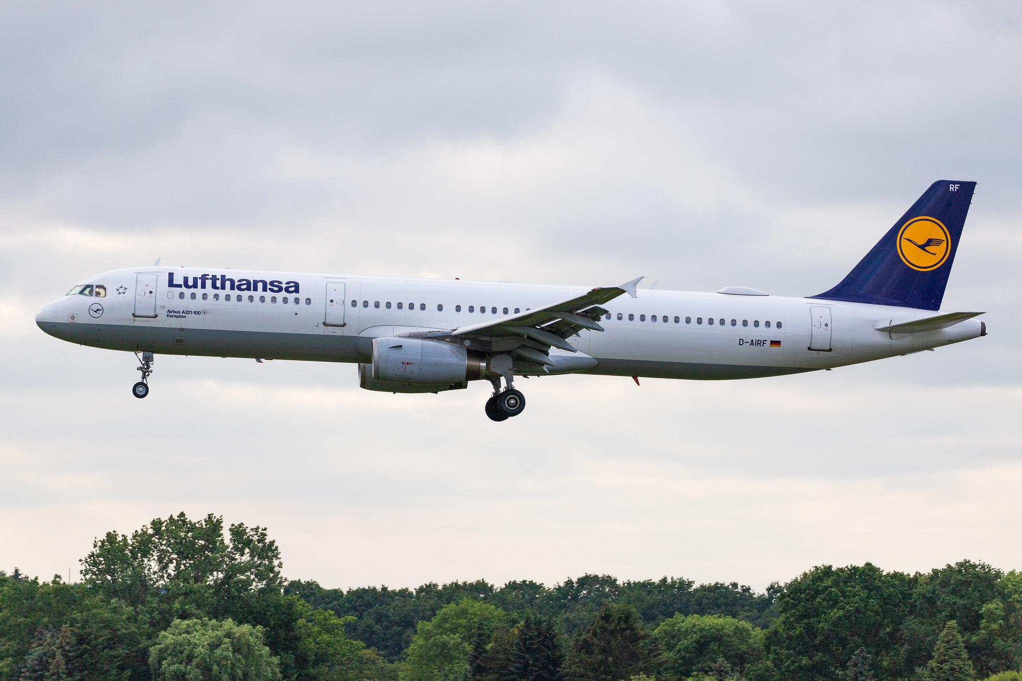 Hamburg Airport (HAM/EDDH): Lufthansa (LH / DLH) |  Airbus A321-131 A321 | D-AIRF | MSN 0493