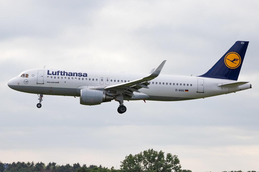 Hamburg Airport: Lufthansa (LH / DLH) |  Airbus A320-214 A320 | D-AIUU | MSN 7158