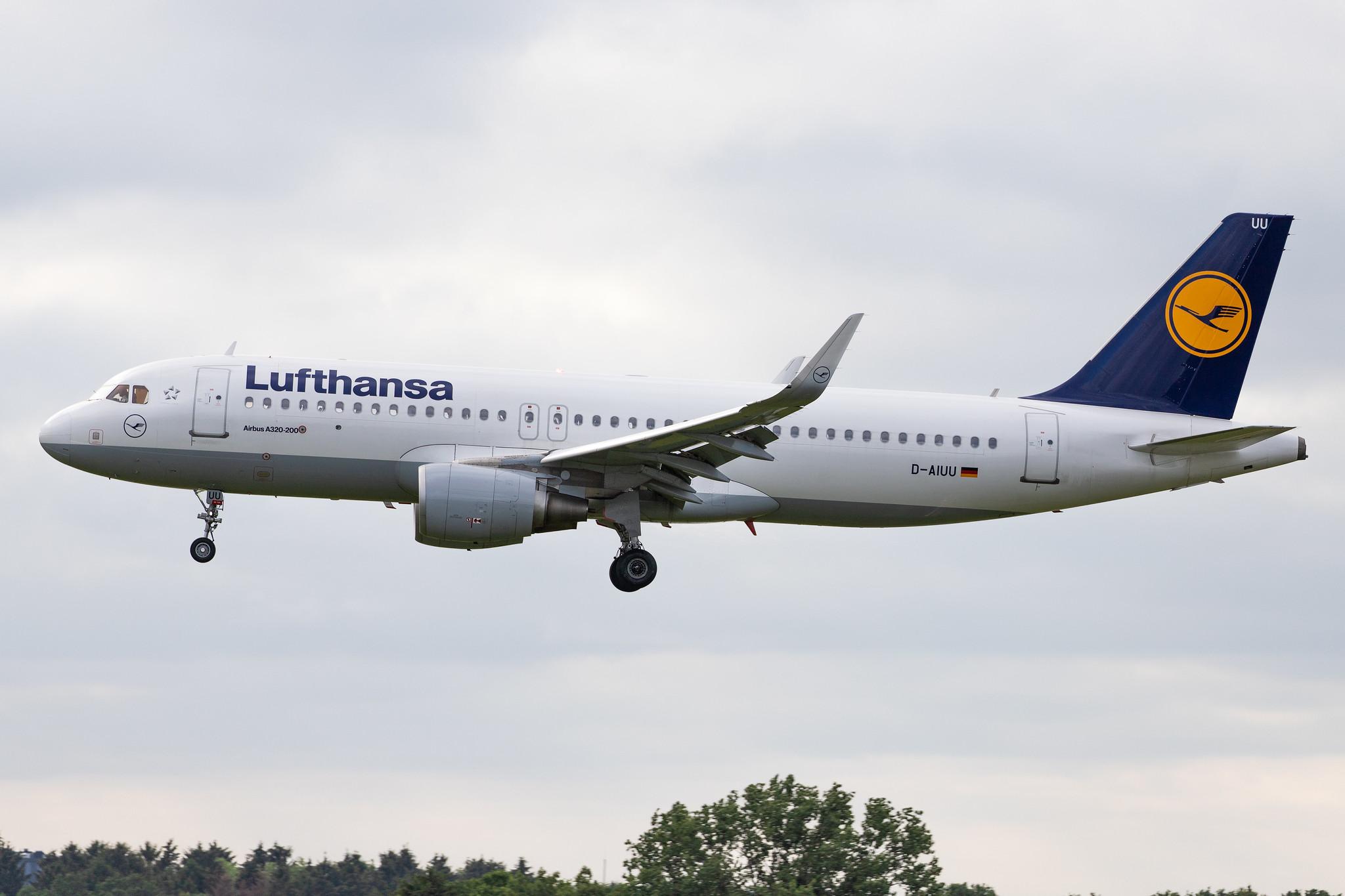 Hamburg Airport: Lufthansa (LH / DLH) |  Airbus A320-214 A320 | D-AIUU | MSN 7158