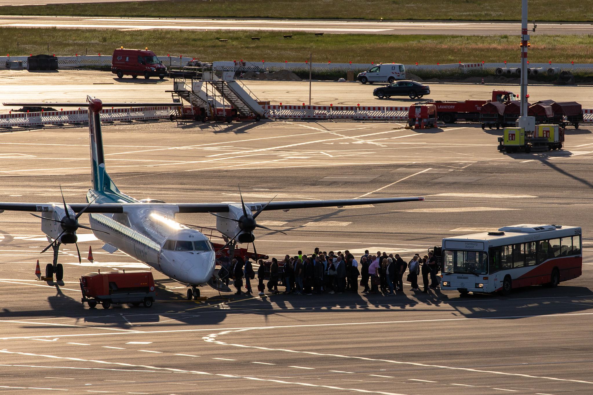 Hamburg Airport (HAM/EDDH): Luxair (LG / LGL) |  De Havilland Canada Dash 8-400 DH8D | LX-LQJ | MSN 4562