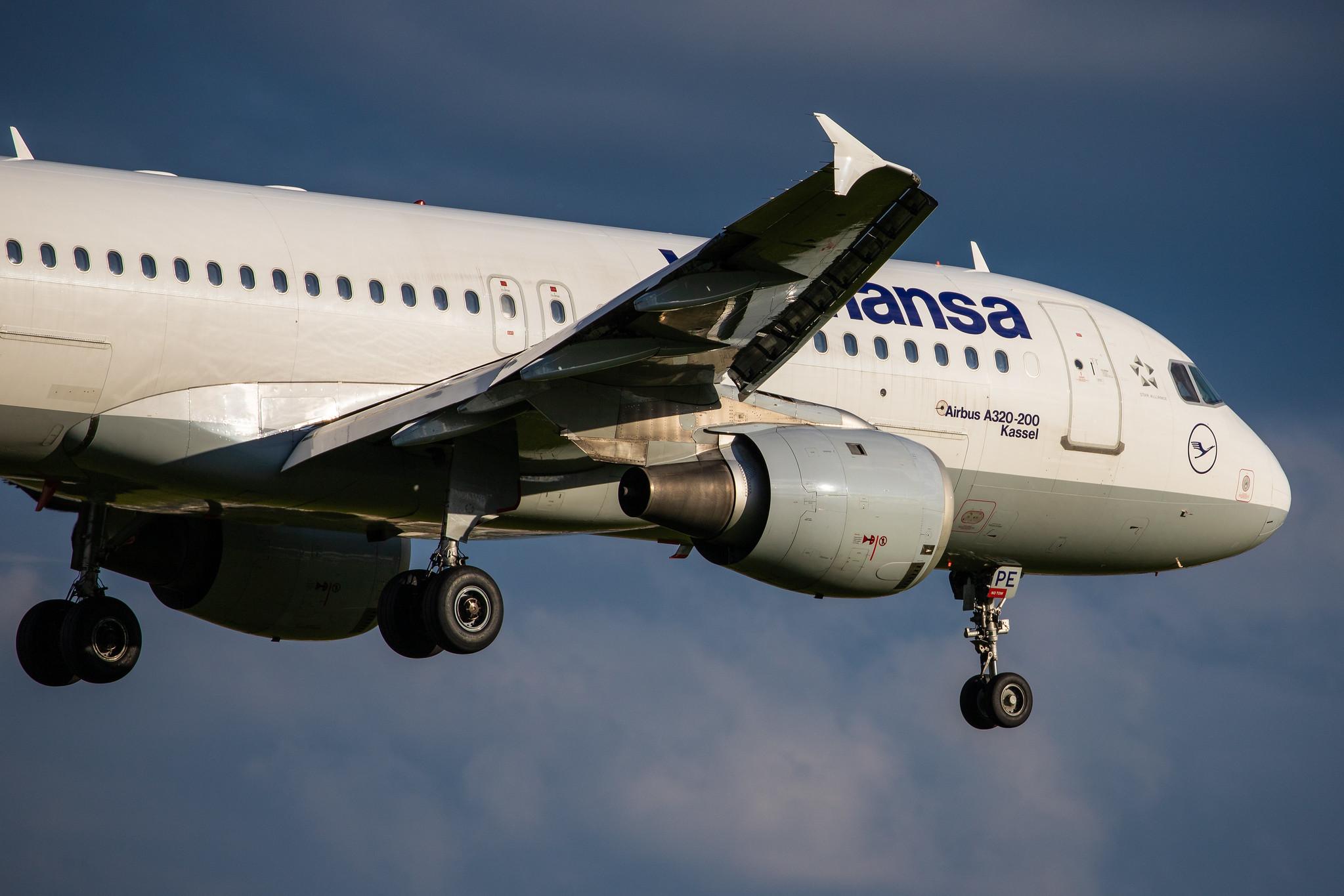 Hamburg Airport: Lufthansa (LH / DLH) |  Airbus A320-211 A320 | D-AIPE | MSN 0078