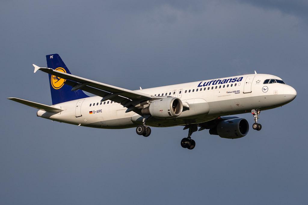 Hamburg Airport: Lufthansa (LH / DLH) |  Airbus A320-211 A320 | D-AIPE | MSN 0078