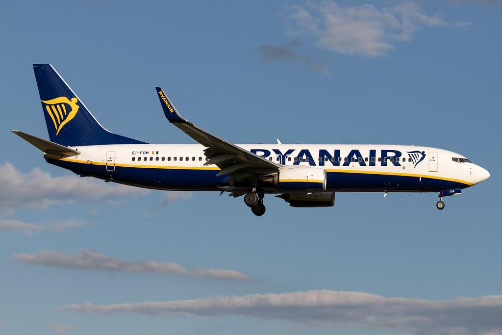 Hamburg Airport: Ryanair (FR / RYR) |  Boeing 737-8AS B738 | EI-FOM | MSN 44720