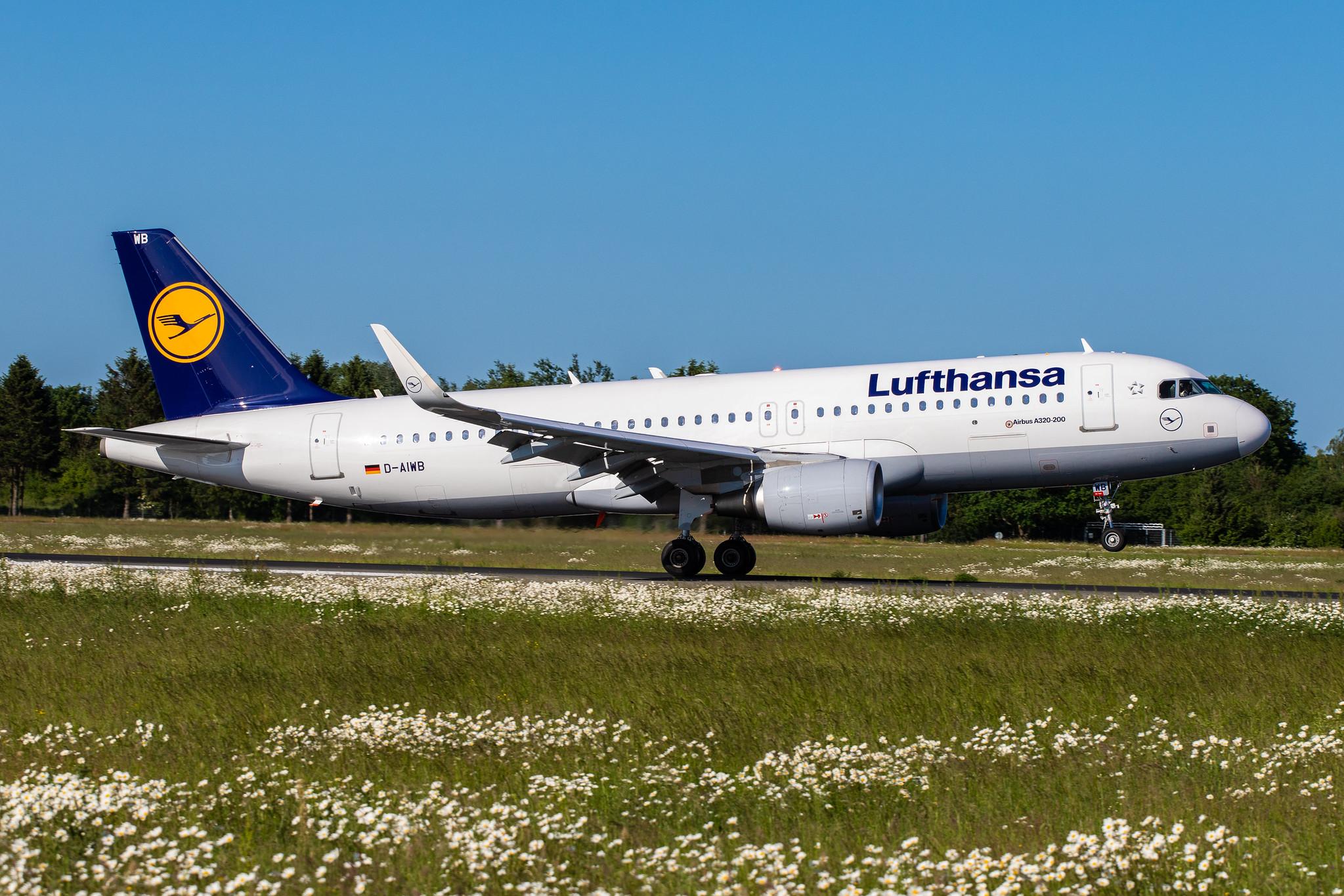 Hamburg Airport: Lufthansa (LH / DLH) |  Airbus A320-214 A320 | D-AIWB | MSN 7699