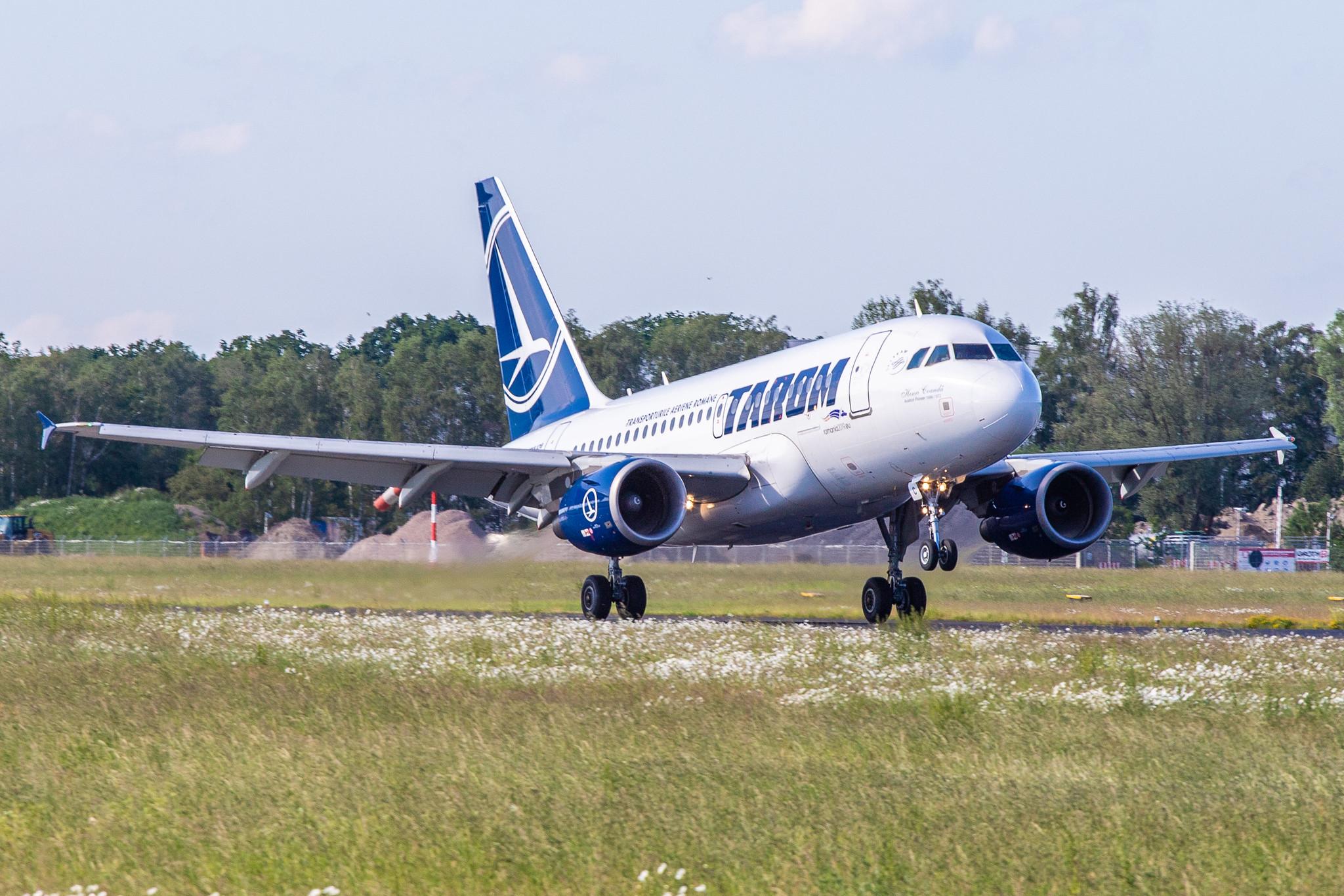 Hamburg Airport: Tarom (RO / ROT) |  Airbus A318-111 A318 | YR-ASC | MSN 3220