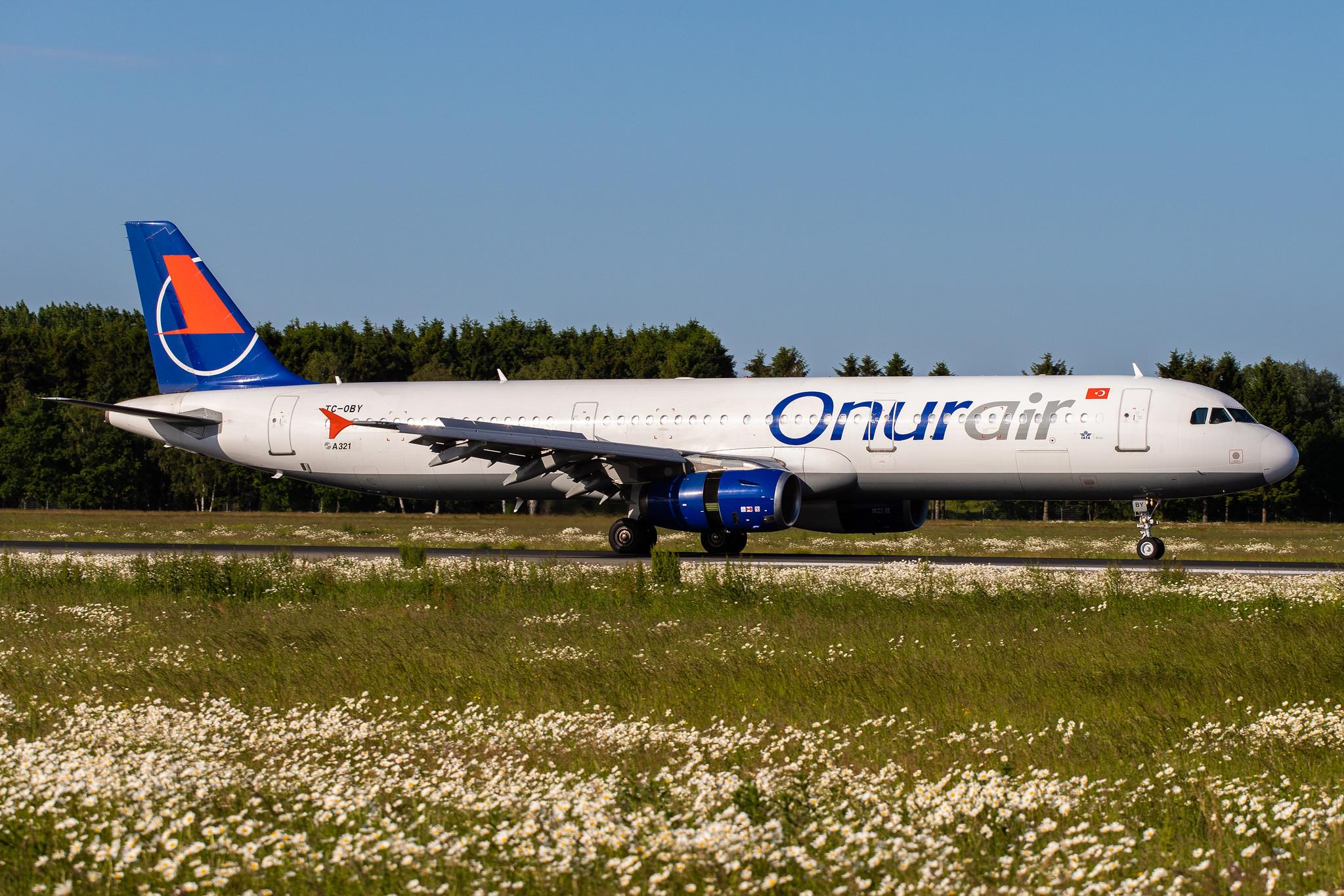 Hamburg Airport: Onur Air (8Q / OHY) |  Airbus A321-231 A321 | TC-OBY | MSN 0810