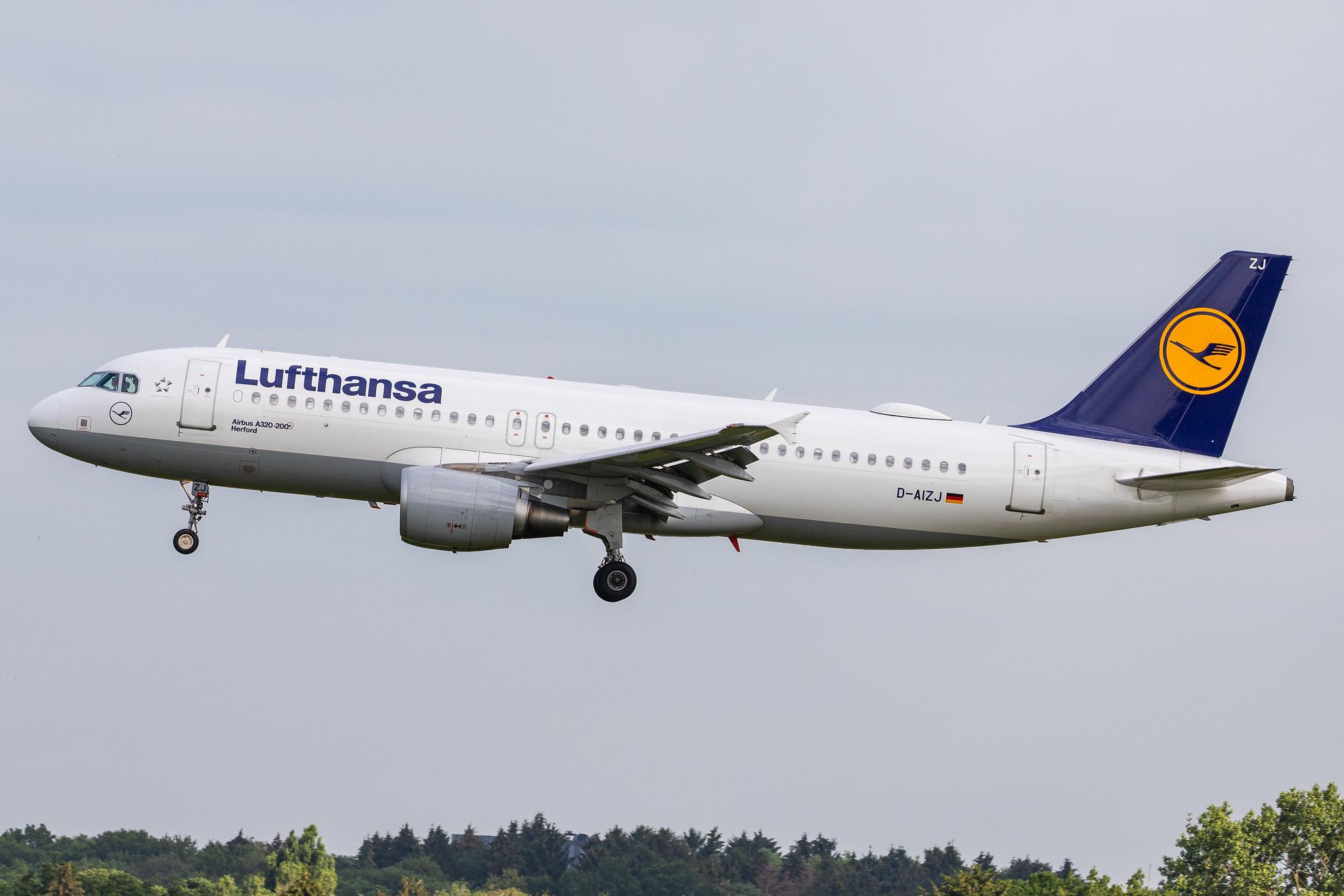 Hamburg Airport: Lufthansa (LH / DLH) |  Airbus A320-214 A320 | D-AIZJ | MSN 4449