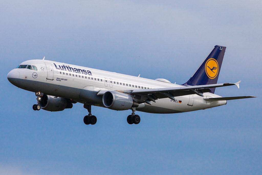 Hamburg Airport: Lufthansa (LH / DLH) |  Airbus A320-214 A320 | D-AIZJ | MSN 4449