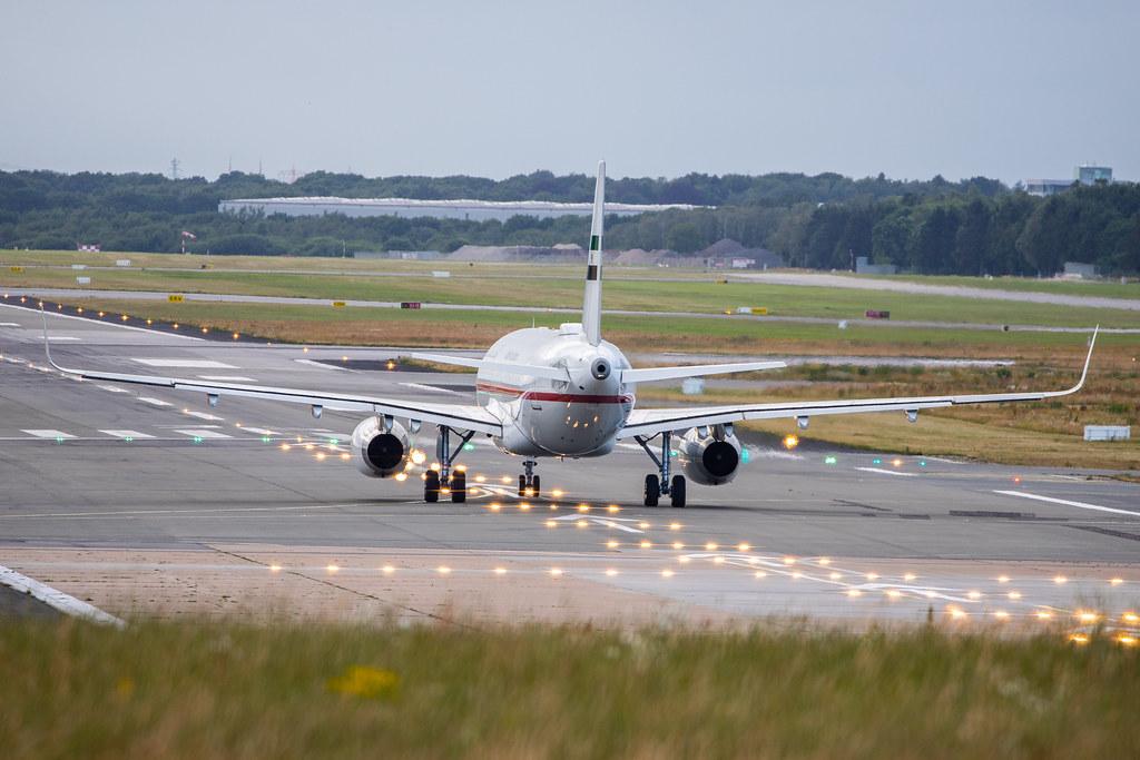 Hamburg Airport: Sharjah Ruler |  Airbus A320-232(CJ) A320 | A6-SHJ | MSN 6659