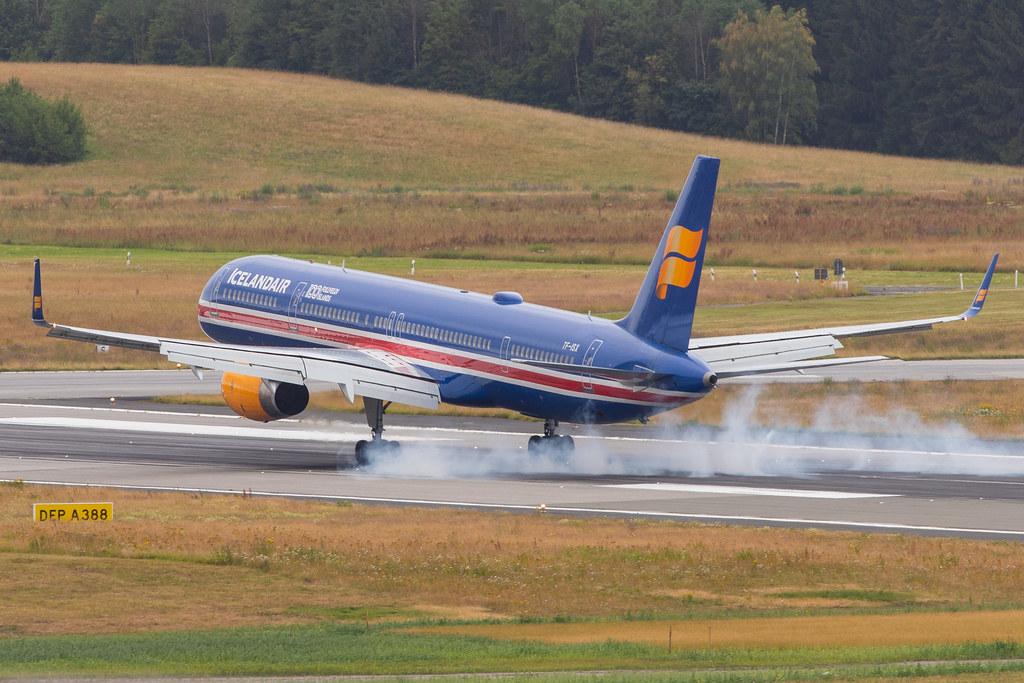 Hamburg Airport: Icelandair (FI / ICE) | Livery: 100 Years Icelandic Independence Livery | Boeing 757-3E7 B753 | TF-ISX | MSN 30179