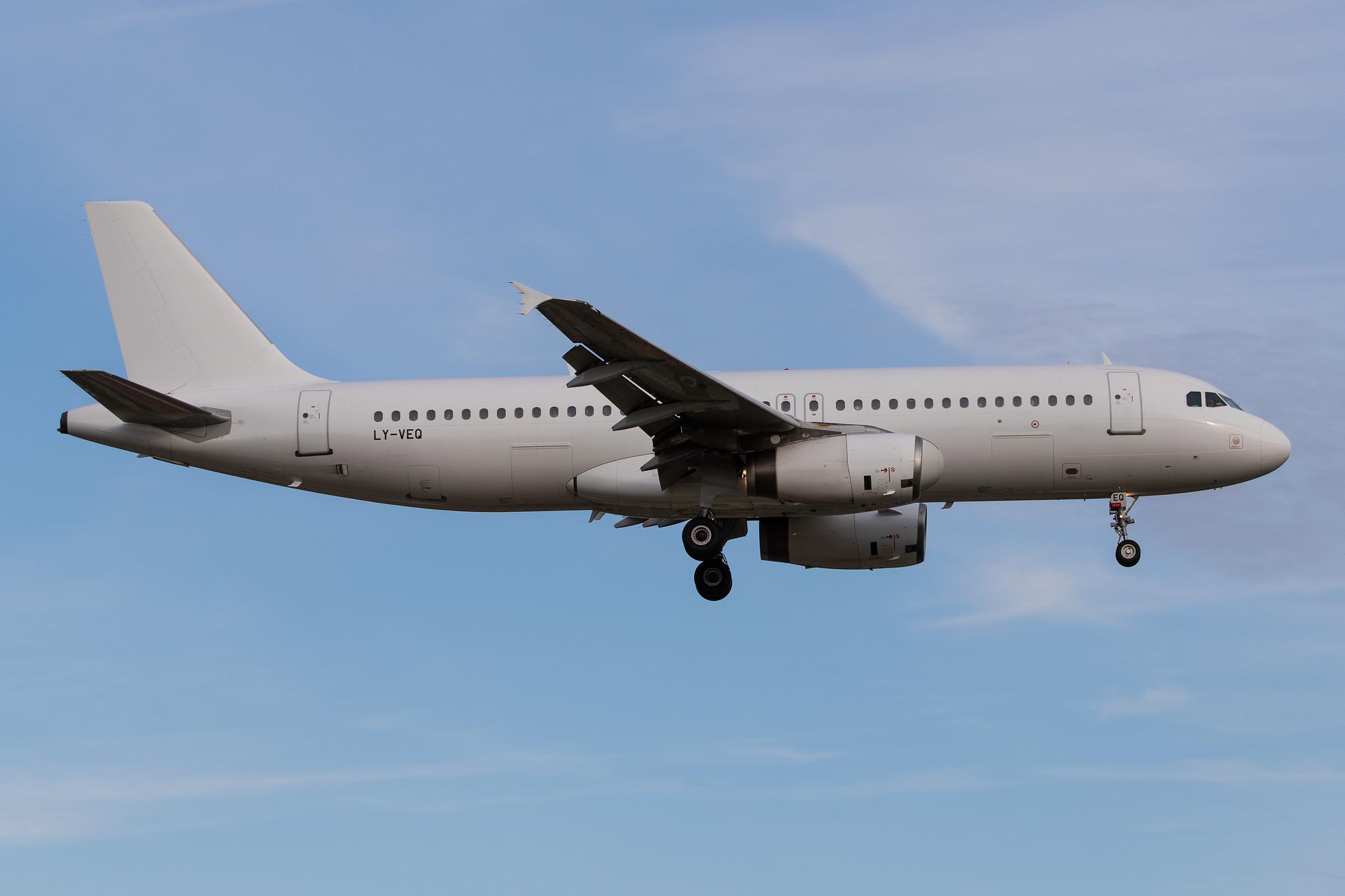 Hamburg Airport: Avion Express (X9 / NVD) |  Airbus A320-232 A320 | LY-VEQ | MSN 0709