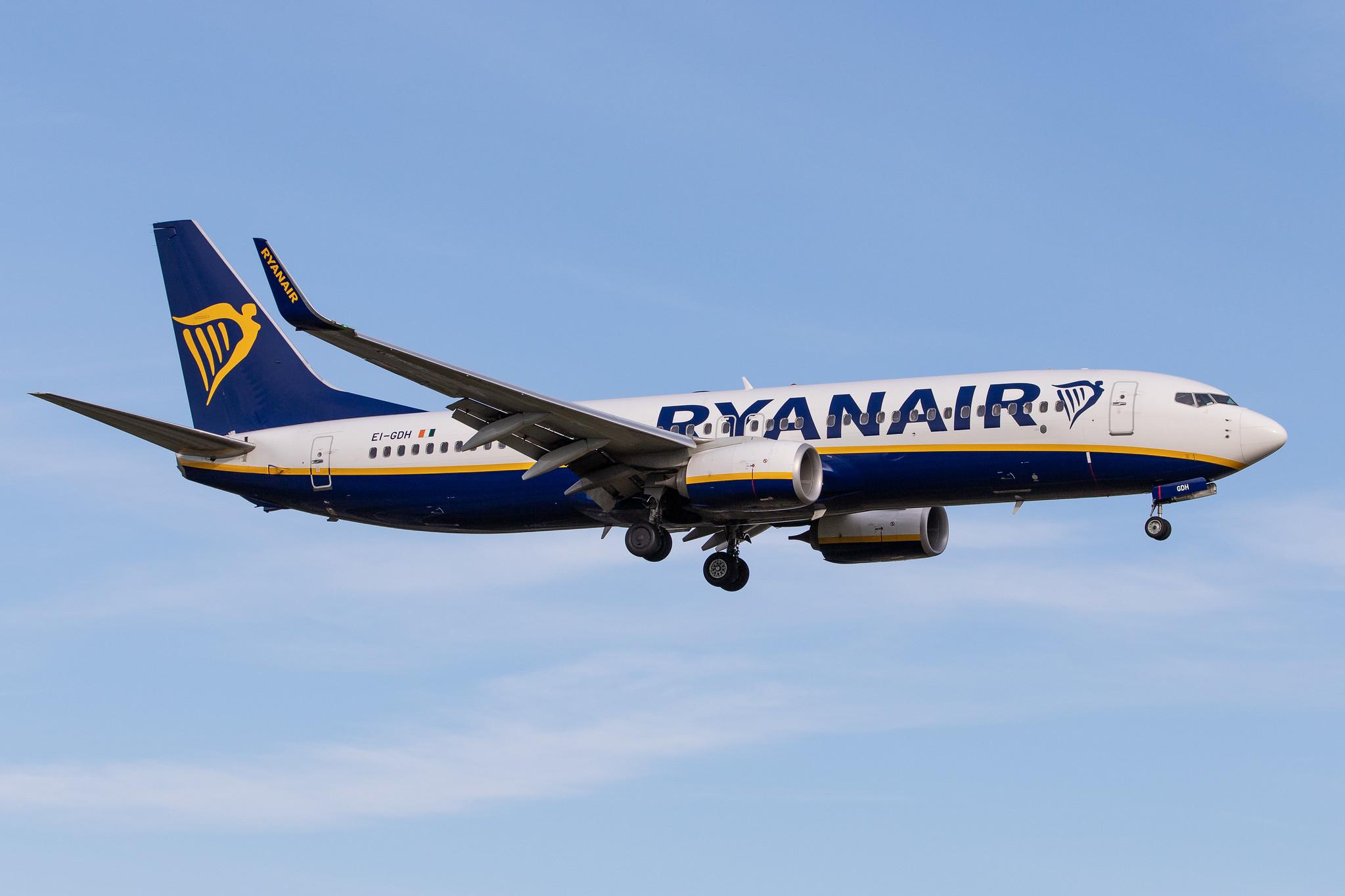 Hamburg Airport: Ryanair (FR / RYR) |  Boeing 737-8AS B738 | EI-GDH | MSN 44805