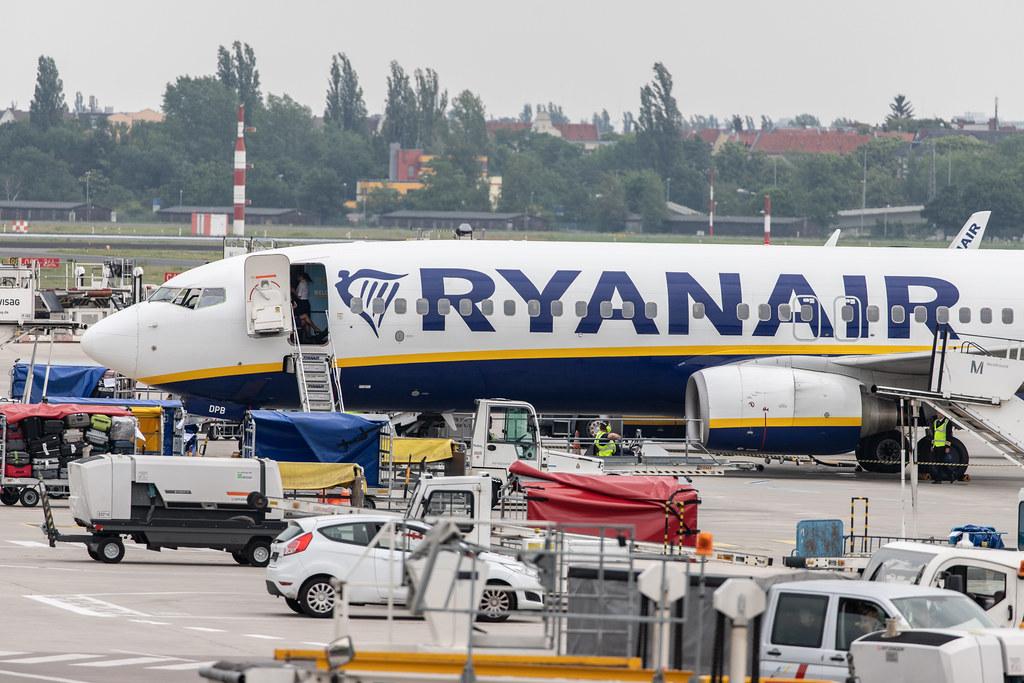 Flughafen Berlin Tegel (TXL): Ryanair Boeing 737-8AS B738 EI-DPB MSN 33603