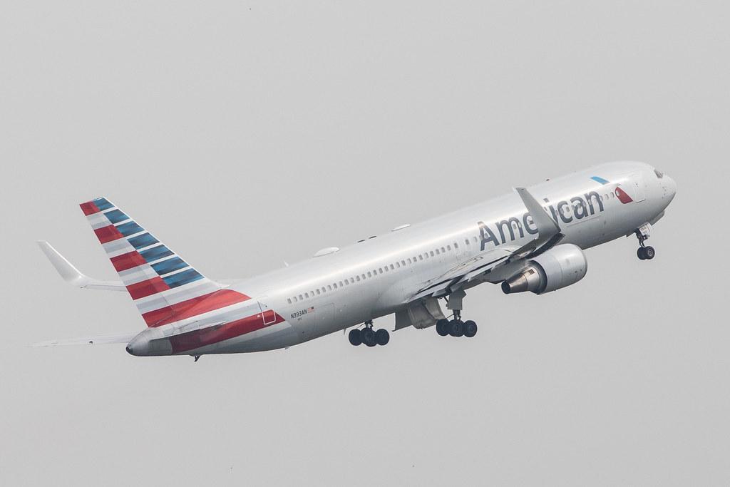 Flughafen Berlin Tegel (TXL): American Airlines Boeing 767-323(ER) B763 N393AN MSN 29430