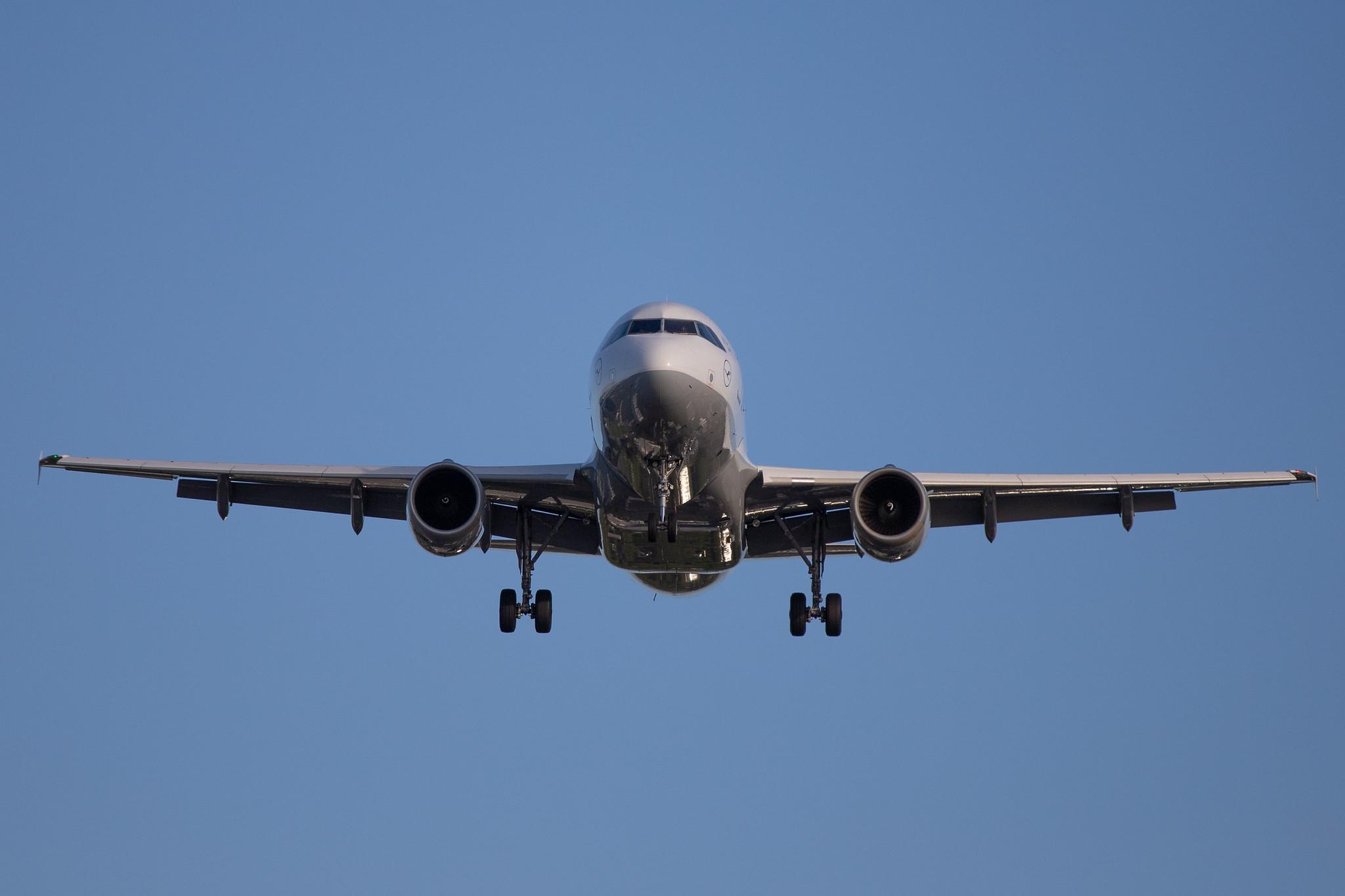 Hamburg Airport: Swift Air (WQ / SWQ) |  Boeing 737-8AL B738 | N276EA | MSN 35070
