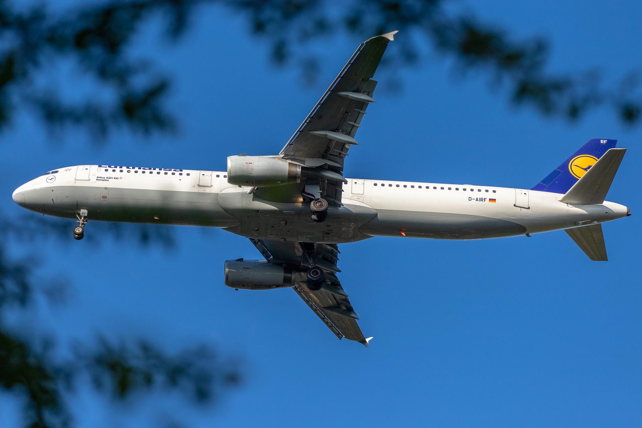 Hamburg Airport: Lufthansa (LH / DLH) |  Airbus A321-131 A321 | D-AIRF | MSN 0493