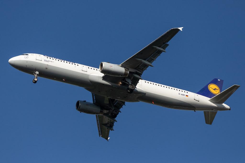 Hamburg Airport: Lufthansa (LH / DLH) |  Airbus A321-131 A321 | D-AIRF | MSN 0493