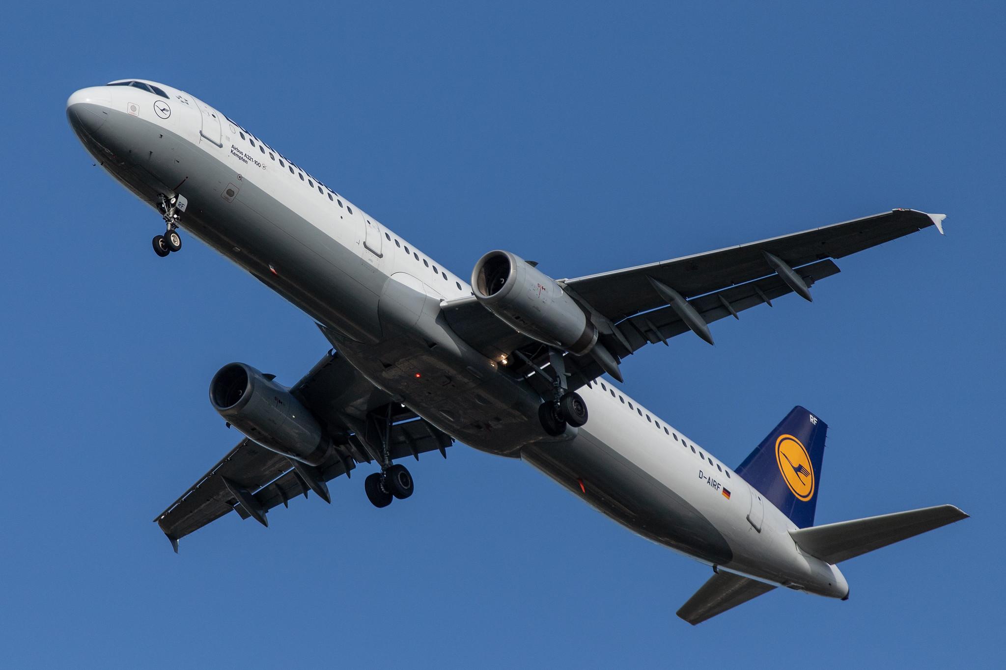 Hamburg Airport: Lufthansa (LH / DLH) |  Airbus A321-131 A321 | D-AIRF | MSN 0493