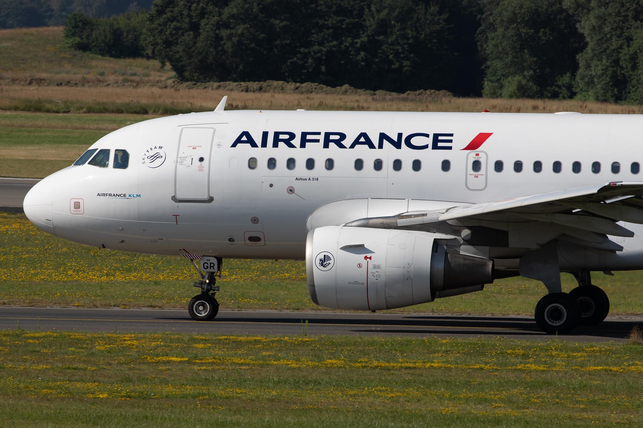 Hamburg Airport: Air France (AF / AFR) |  Airbus A318-111 A318 | F-GUGR | MSN 3009