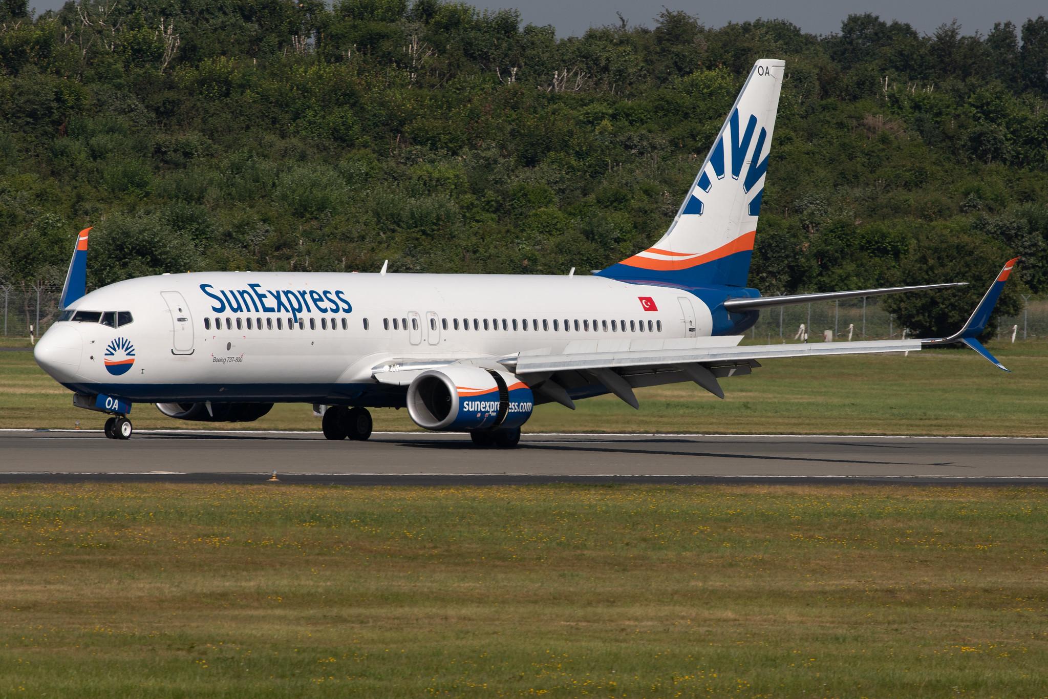 Hamburg Airport: SunExpress (XQ / SXS) |  Boeing 737-8HC B738 | TC-SOA | MSN 61184