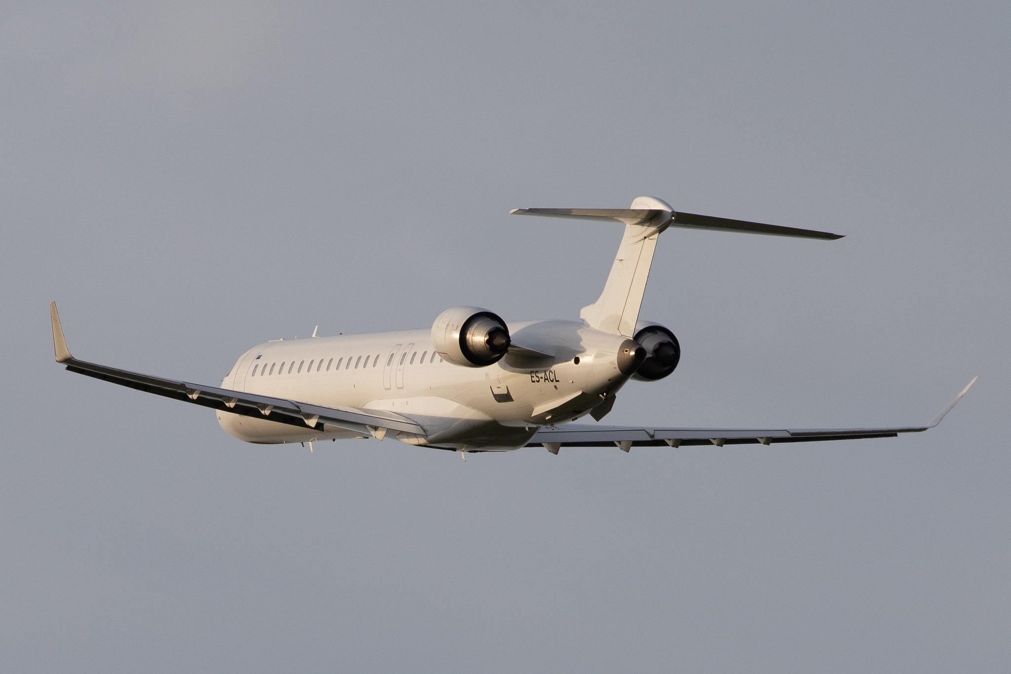 Hamburg Airport: Nordica (EE / EST) | Operator: LOT | Bombardier CRJ-900LR CRJ9 | ES-ACL | MSN 15065