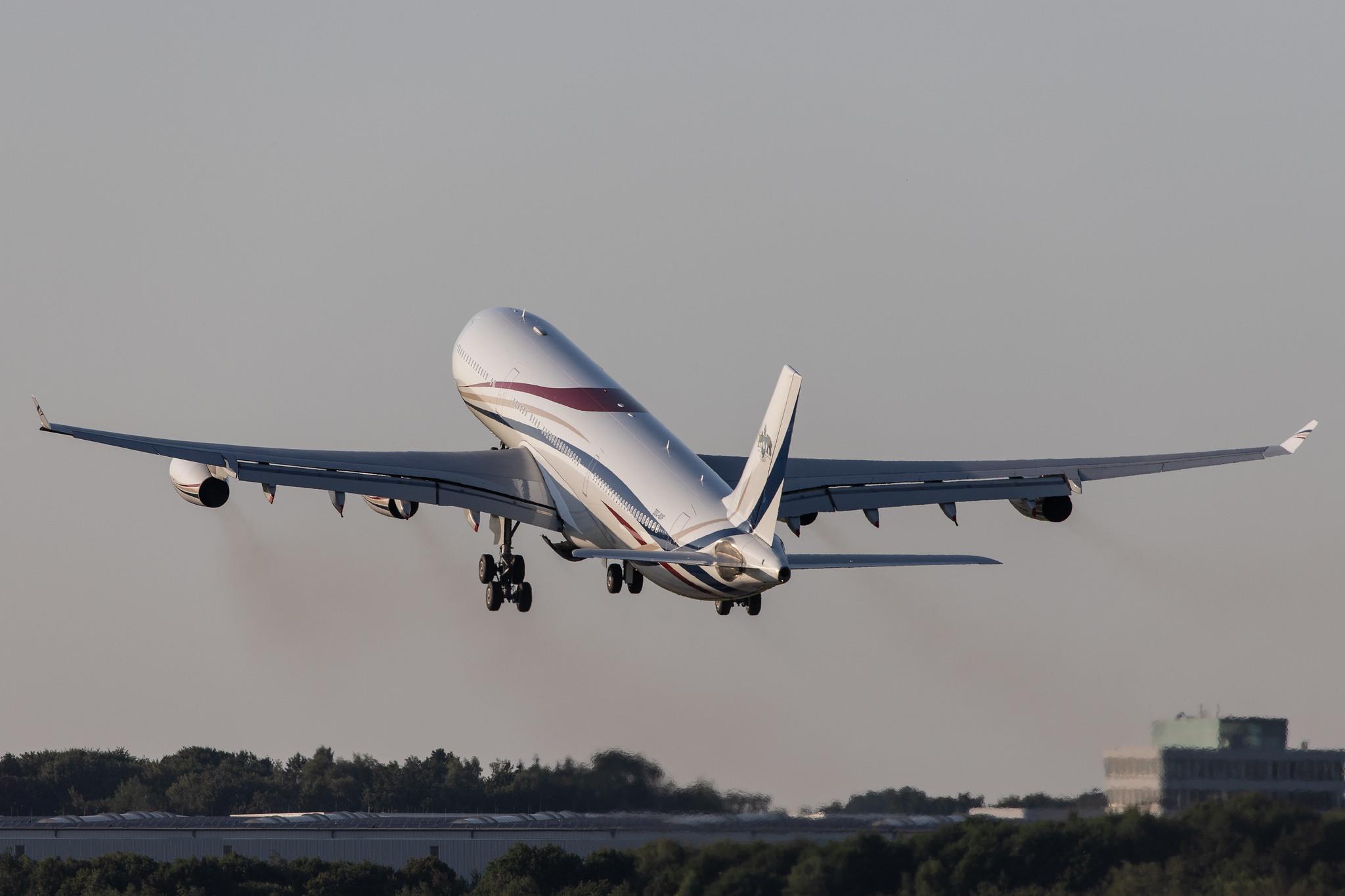 Hamburg Airport: Kingdom of Swaziland | Airbus A340-313 A343 | 3DC-SDF | MSN 406