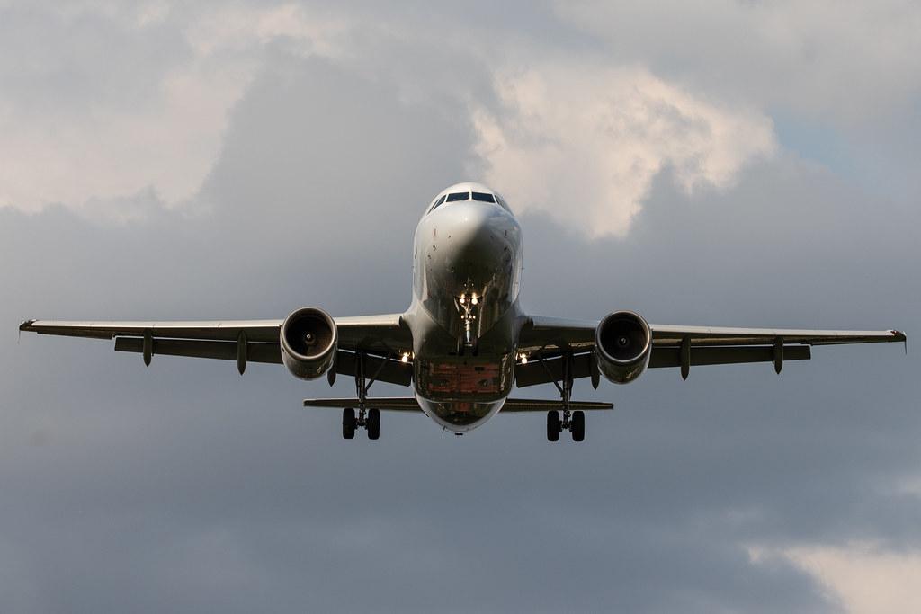 Hamburg Airport: Brussels Airlines (SN / BEL) | Airbus A319-112 A319 | OO-SSH | MSN 2925