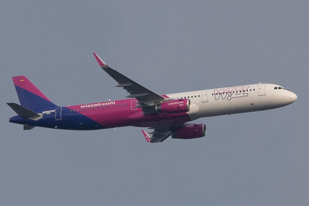 Hamburg Airport: Airbus (/ AIB) | Airbus A321 A321 | D-AYAA | MSN n/a