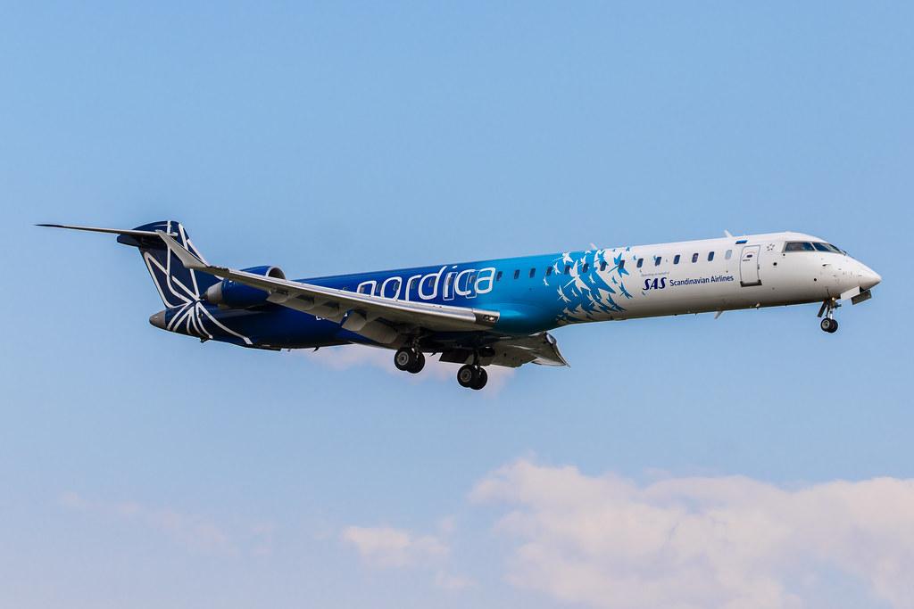 Hamburg Airport: Nordica (EE / EST) | Operator: LOT | Bombardier CRJ-900LR CRJ9 | ES-ACG | MSN 15277