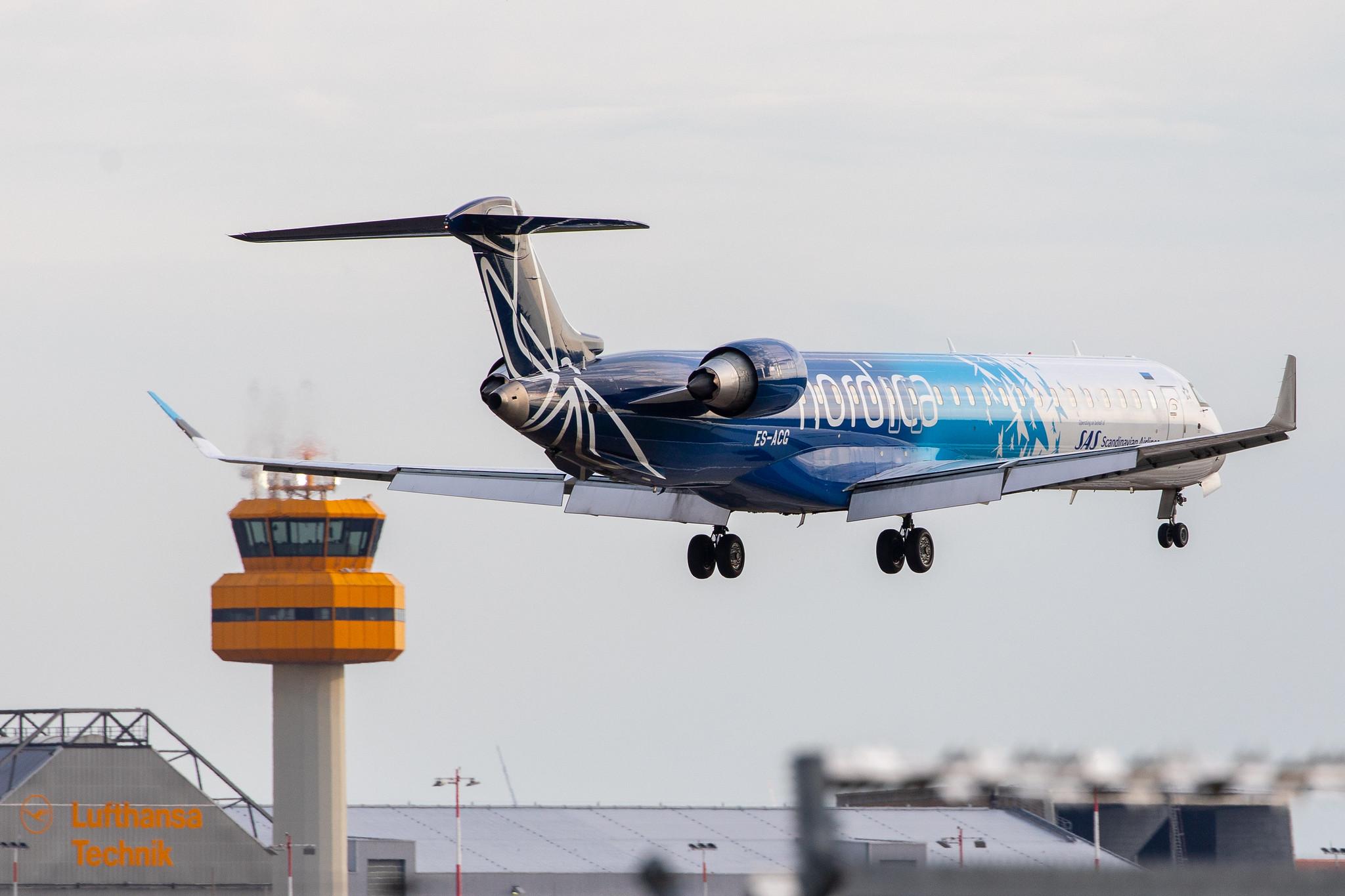 Hamburg Airport: Nordica (EE / EST) | Operator: LOT | Bombardier CRJ-900LR CRJ9 | ES-ACG | MSN 15277