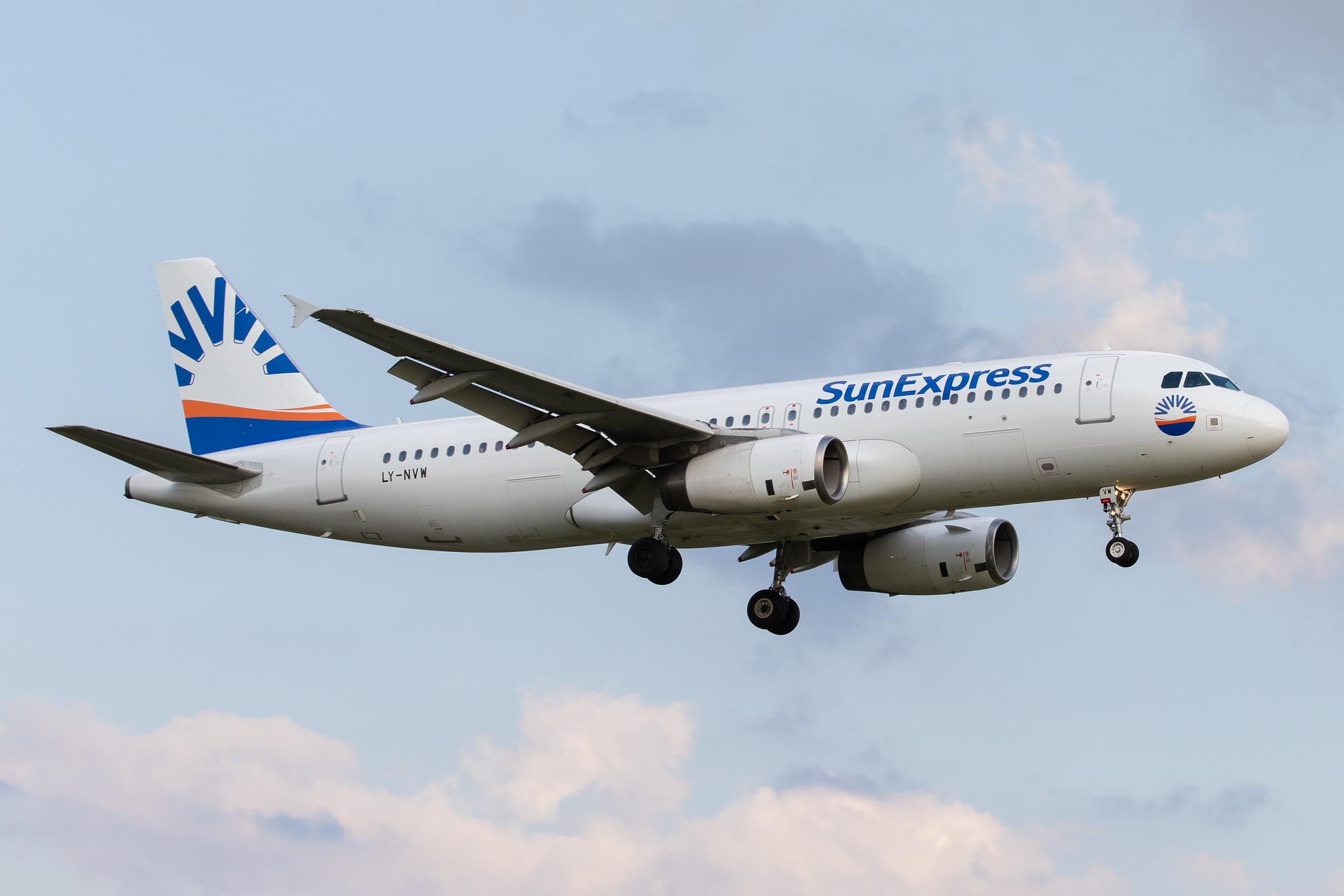 Hamburg Airport: SunExpress (XQ / SXS) | Operator: Avion Express | Airbus A320-232 A320 | LY-NVW | MSN 2173