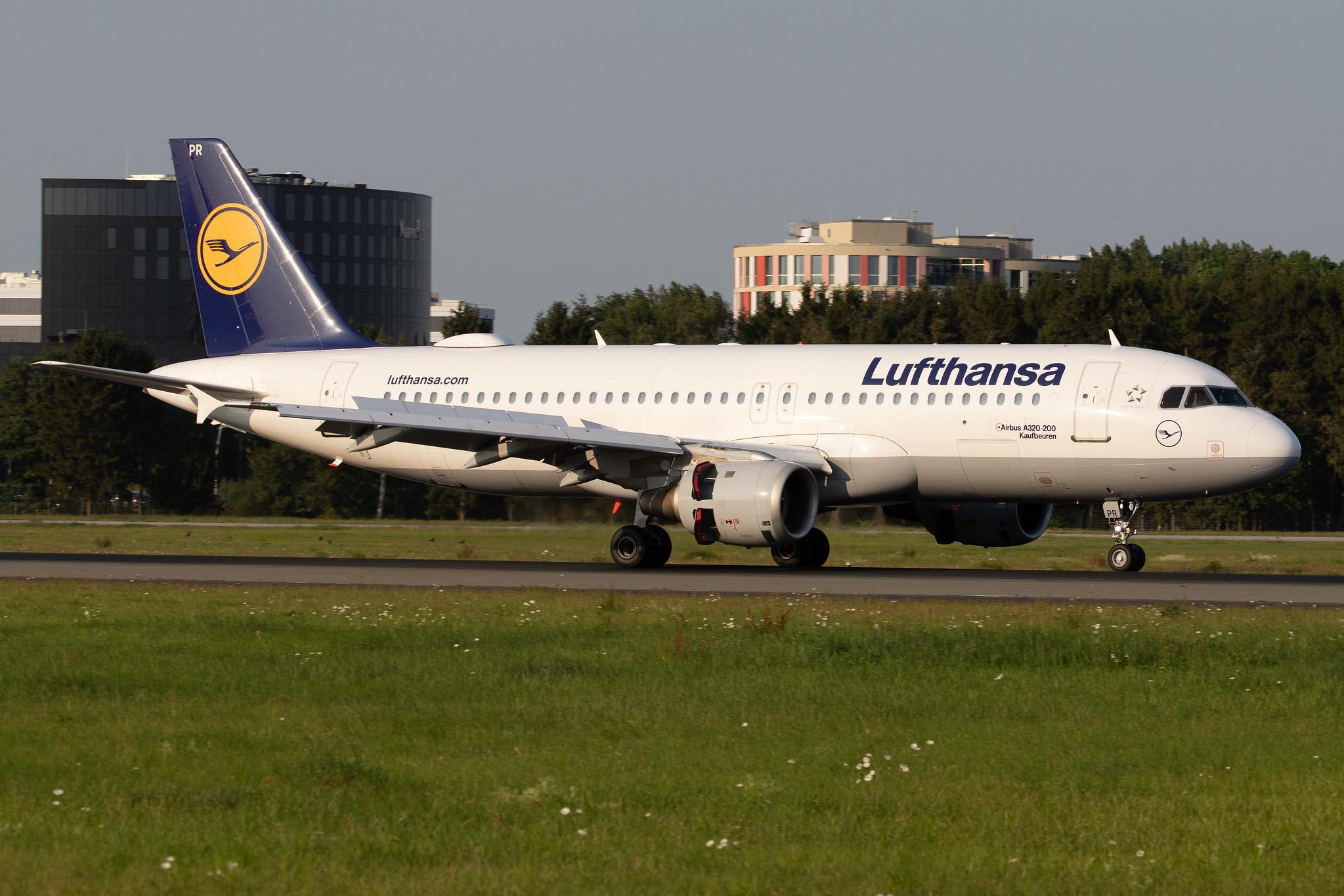 Hamburg Airport: Lufthansa (LH / DLH) |  Airbus A320-211 A320 | D-AIPR | MSN 0111