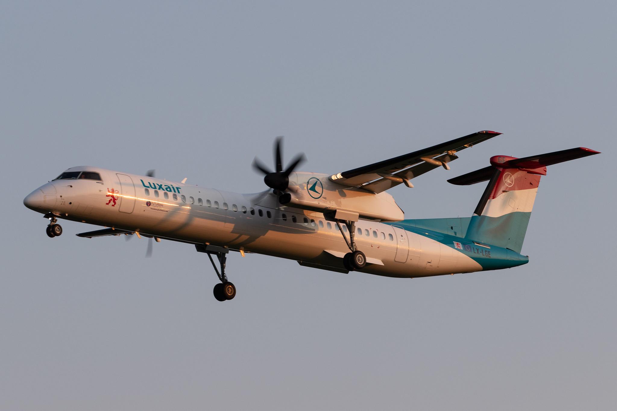 Hamburg Airport: Luxair (LG / LGL) |  De Havilland Canada Dash 8-400 DH8D | LX-LGE | MSN 4284