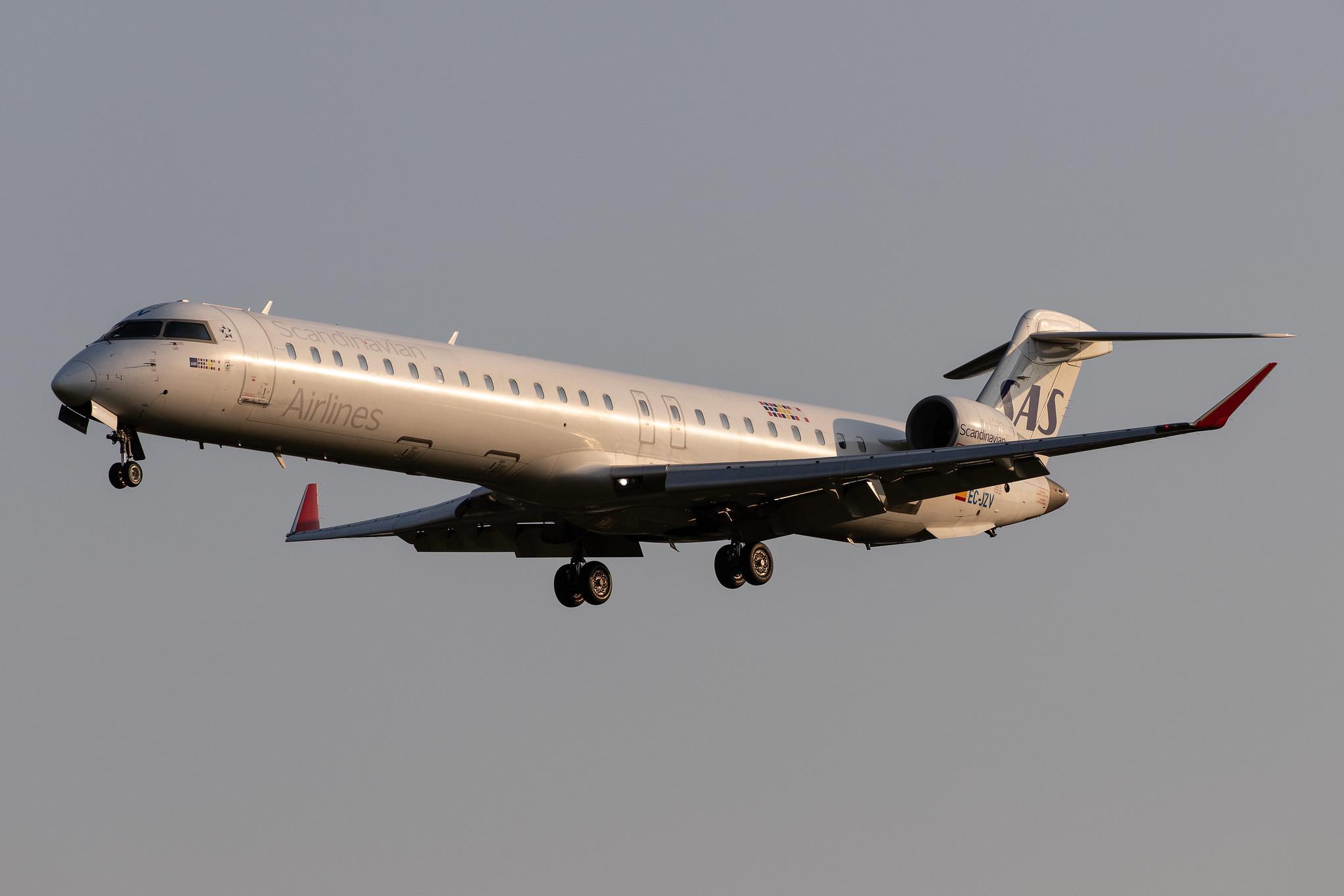 Hamburg Airport: SAS (SK / SAS) | Operator: Air Nostrum |  Bombardier CRJ-900ER CRJ9 | EC-JZV | MSN 15117