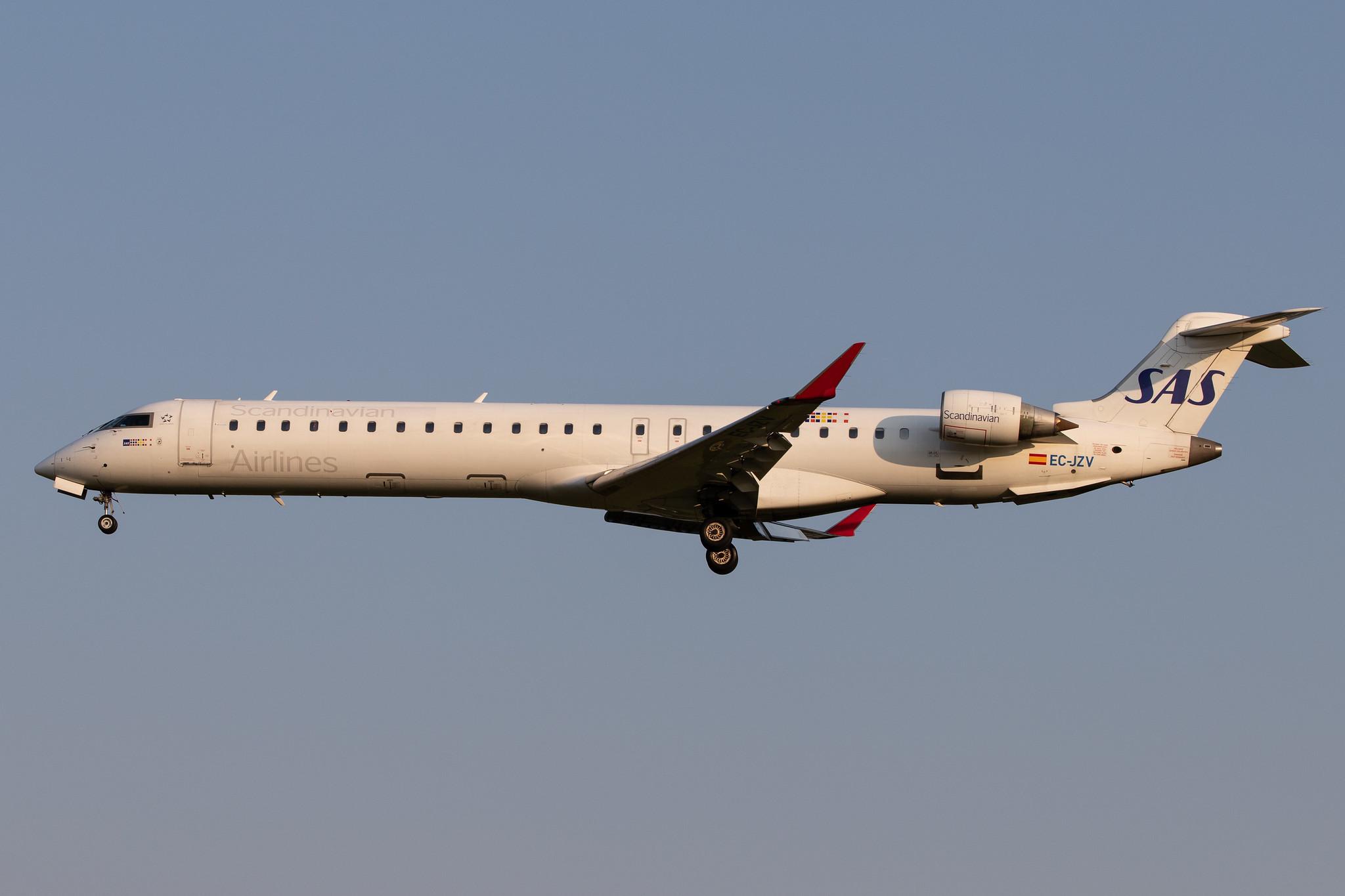 Hamburg Airport: SAS (SK / SAS) | Operator: Air Nostrum |  Bombardier CRJ-900ER CRJ9 | EC-JZV | MSN 15117