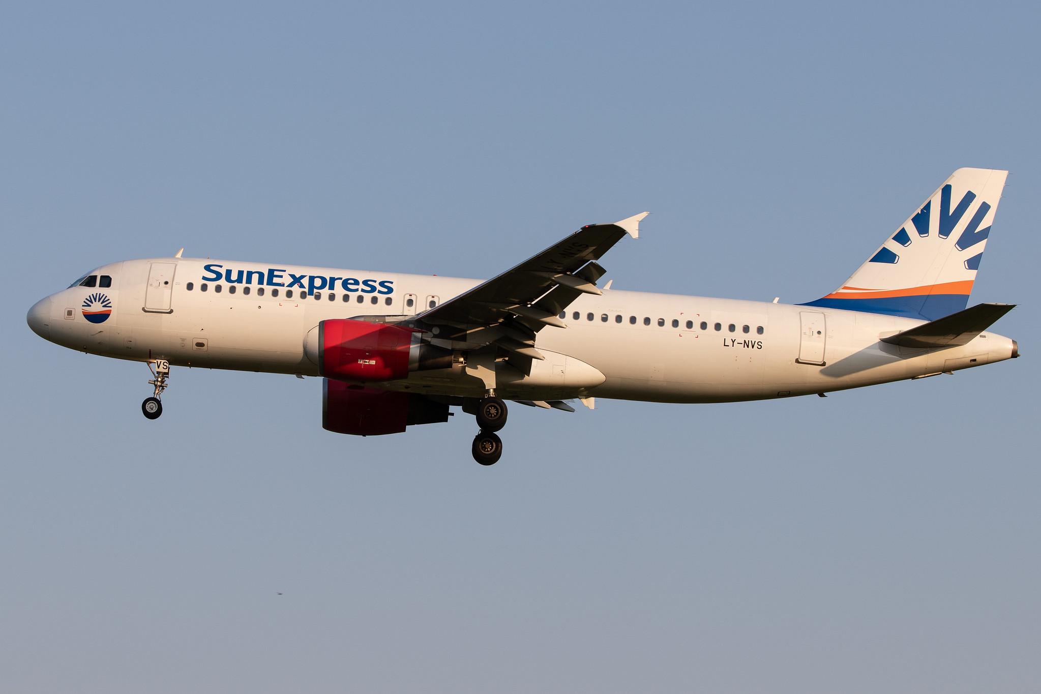 Hamburg Airport: SunExpress (XQ / SXS) | Operator: Avion Express |  Airbus A320-214 A320 | LY-NVS | MSN 1757