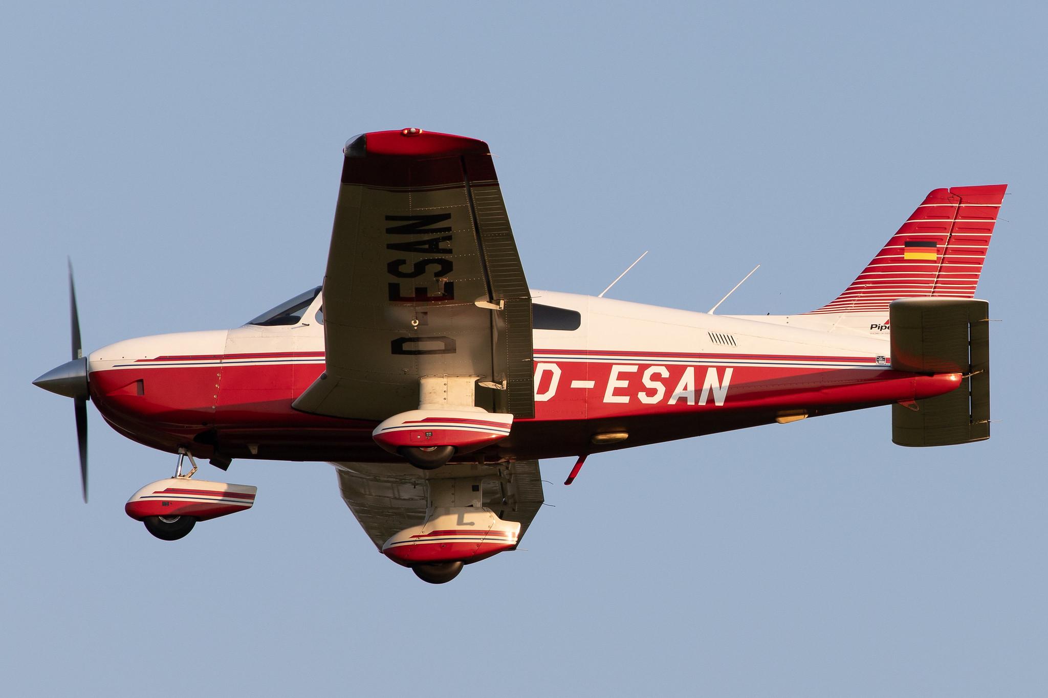 Hamburg Airport: Private Owner |  Piper PA-28-181 Archer 3 P28R | D-ESAN | MSN 2843028