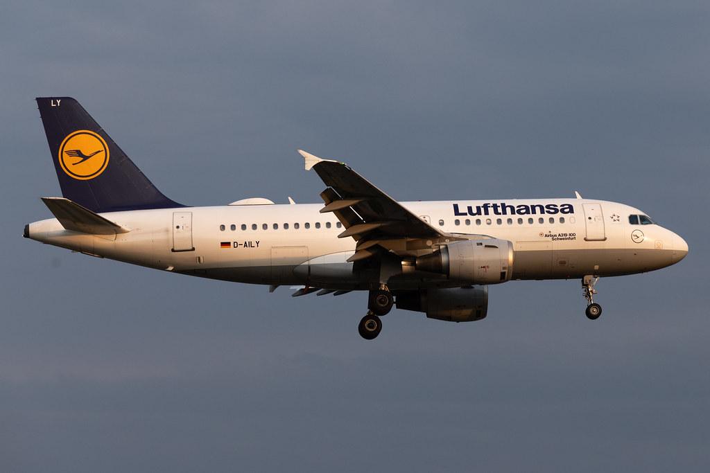 Hamburg Airport: Lufthansa (LH / DLH) |  Airbus A319-114 A319 | D-AILY | MSN 0875