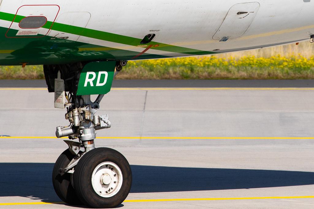 Frankfurt Airport: Iraqi Airways (IA / IAW) |  Airbus A320-214 A320 | YI-ARD | MSN 5464