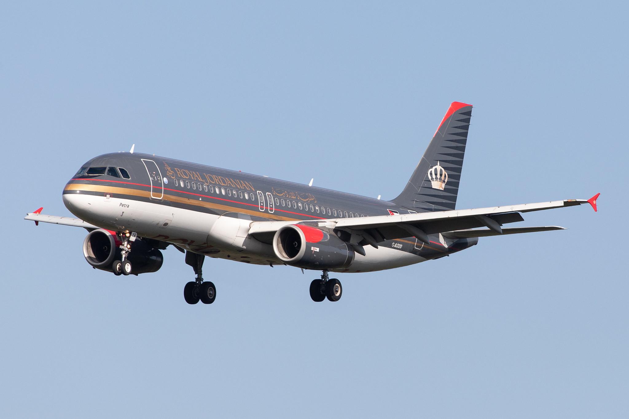 Frankfurt Airport: Royal Jordanian (RJ / RJA) |  Airbus A320-232 A320 | JY-AYR | MSN 4817