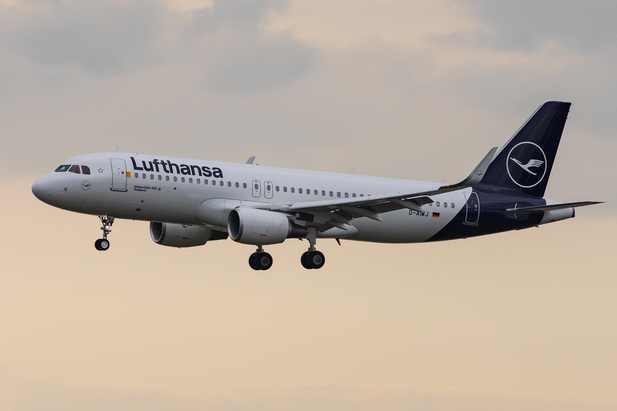 Frankfurt Airport: Lufthansa (LH / DLH) |  Airbus A320-214 A320 | D-AIWJ | MSN 9052