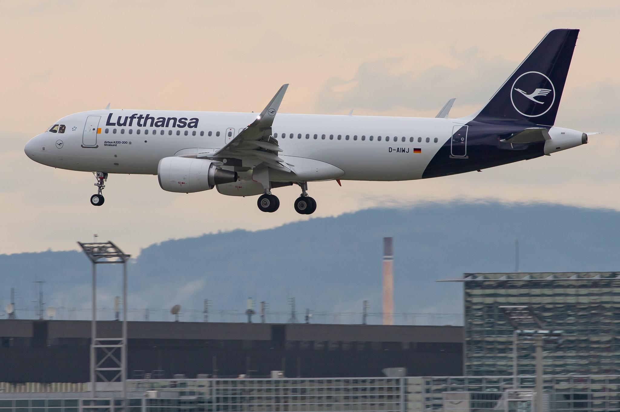 Frankfurt Airport: Lufthansa (LH / DLH) |  Airbus A320-214 A320 | D-AIWJ | MSN 9052