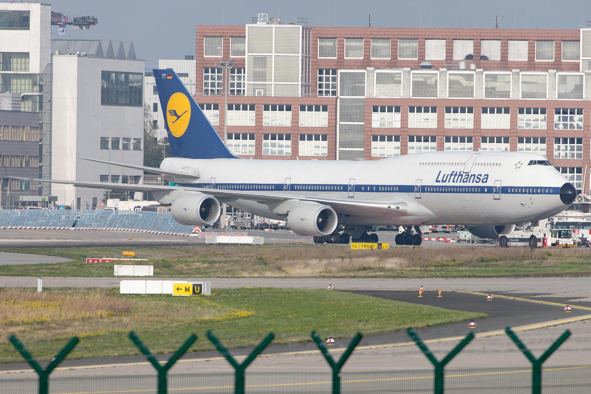Frankfurt Airport: Lufthansa (LH / DLH) |  Livery: Retro Livery |  Boeing 747-830 B748 | D-ABYT | MSN 37844