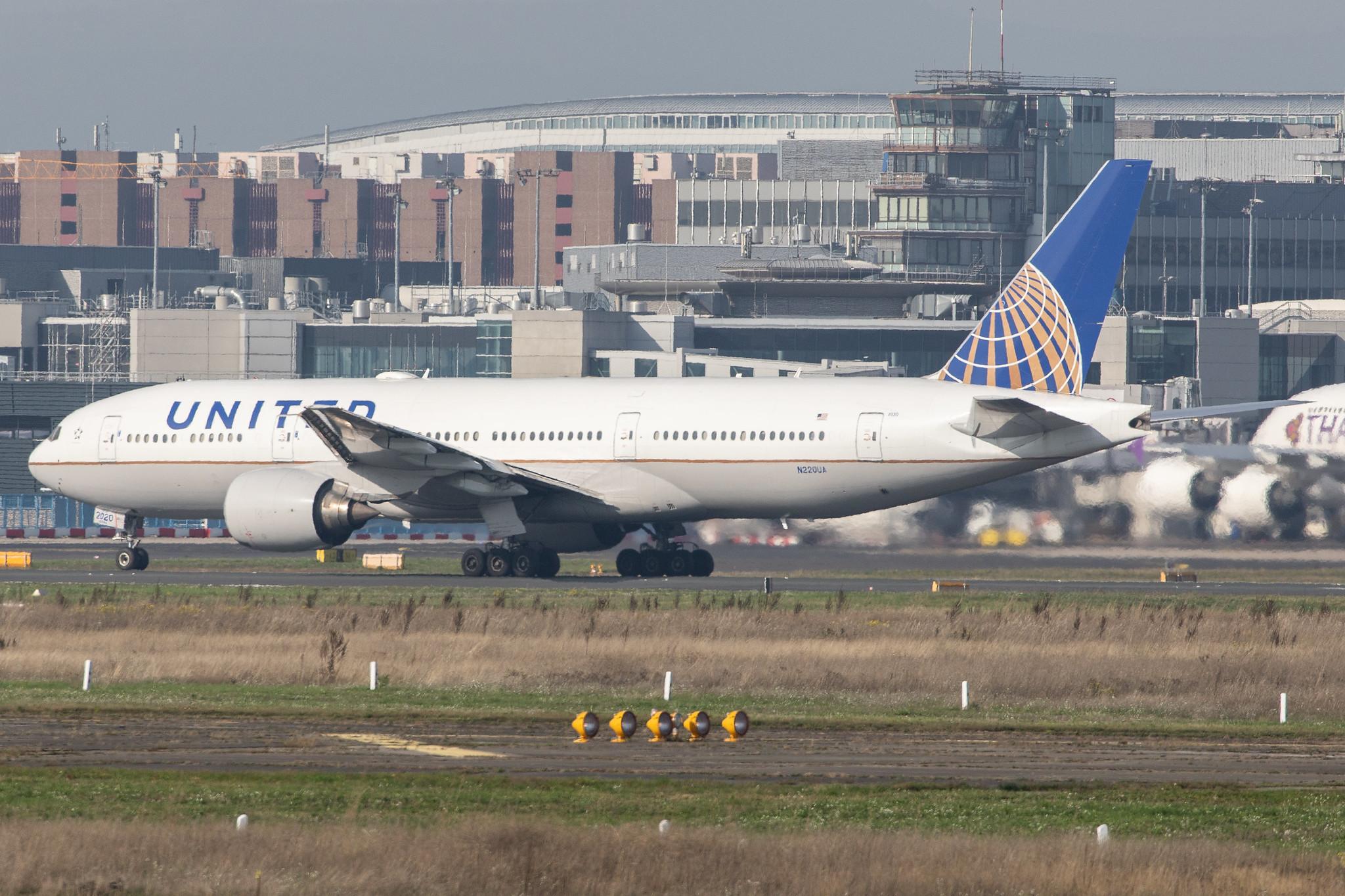Frankfurt Airport: United Airlines (UA / UAL) |  Boeing 777-222(ER) B772 | N220UA | MSN 30223