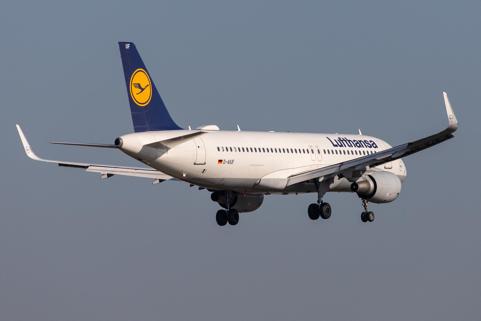 Frankfurt Airport: Lufthansa (LH / DLH) |  Airbus A320-214 A320 | D-AIUF | MSN 6141