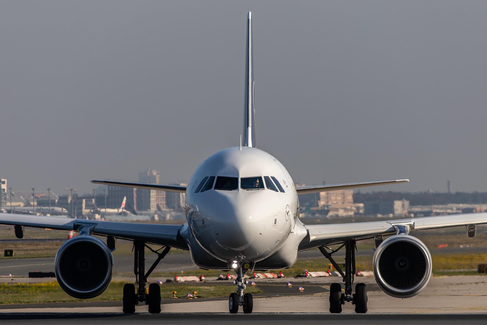 Frankfurt Airport: Lufthansa (LH / DLH) |  Airbus A320-214 A320 | D-AIWJ | MSN 9052