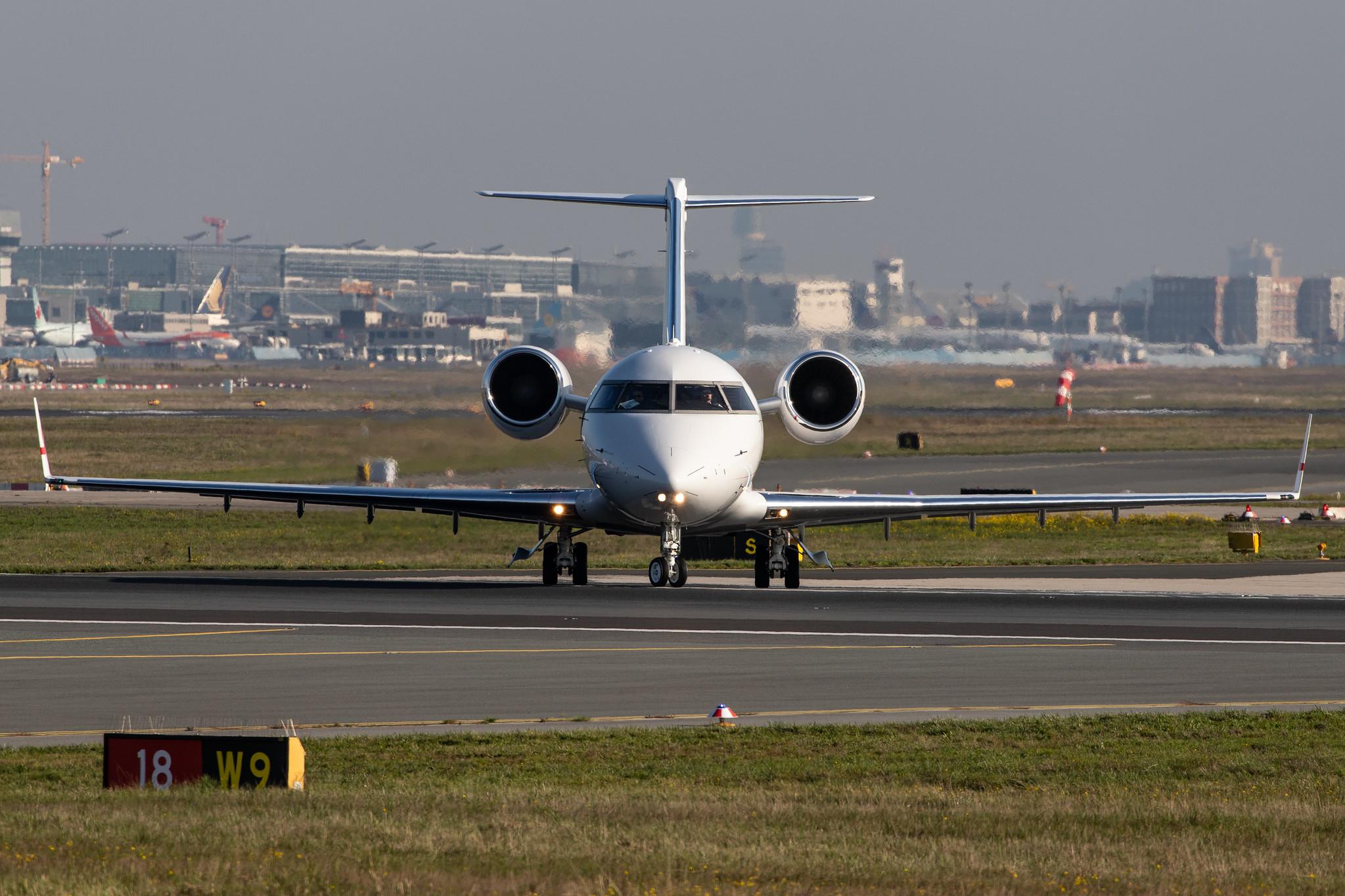 Frankfurt Airport: Gama Aviation (/ GMA) |  Livery: UK | Operator: Gama Aviation (UK) |  Bombardier CL604 Challenger CL60 | G-DAYA | MSN 5526