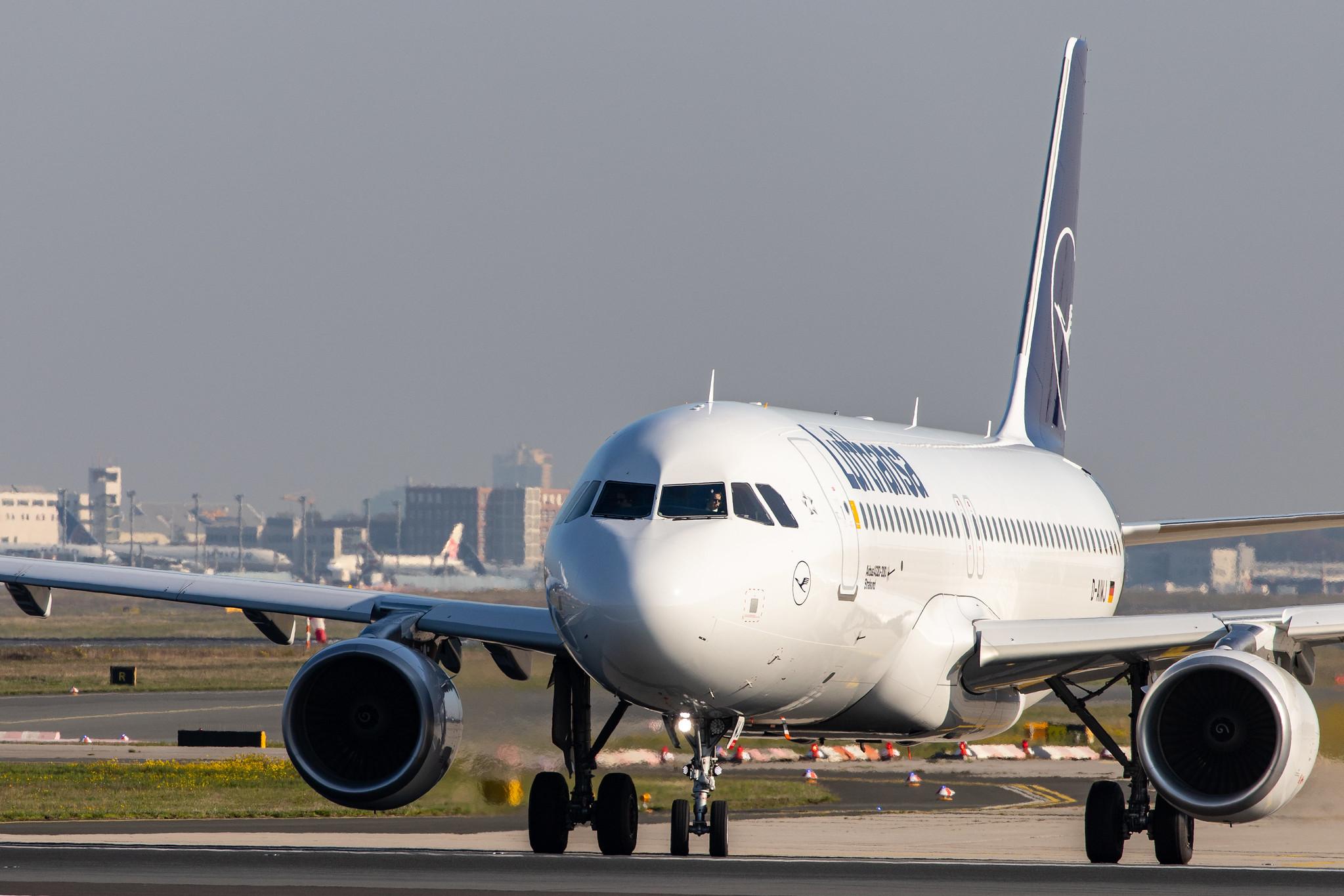 Frankfurt Airport: Lufthansa (LH / DLH) |  Airbus A320-214 A320 | D-AIWJ | MSN 9052